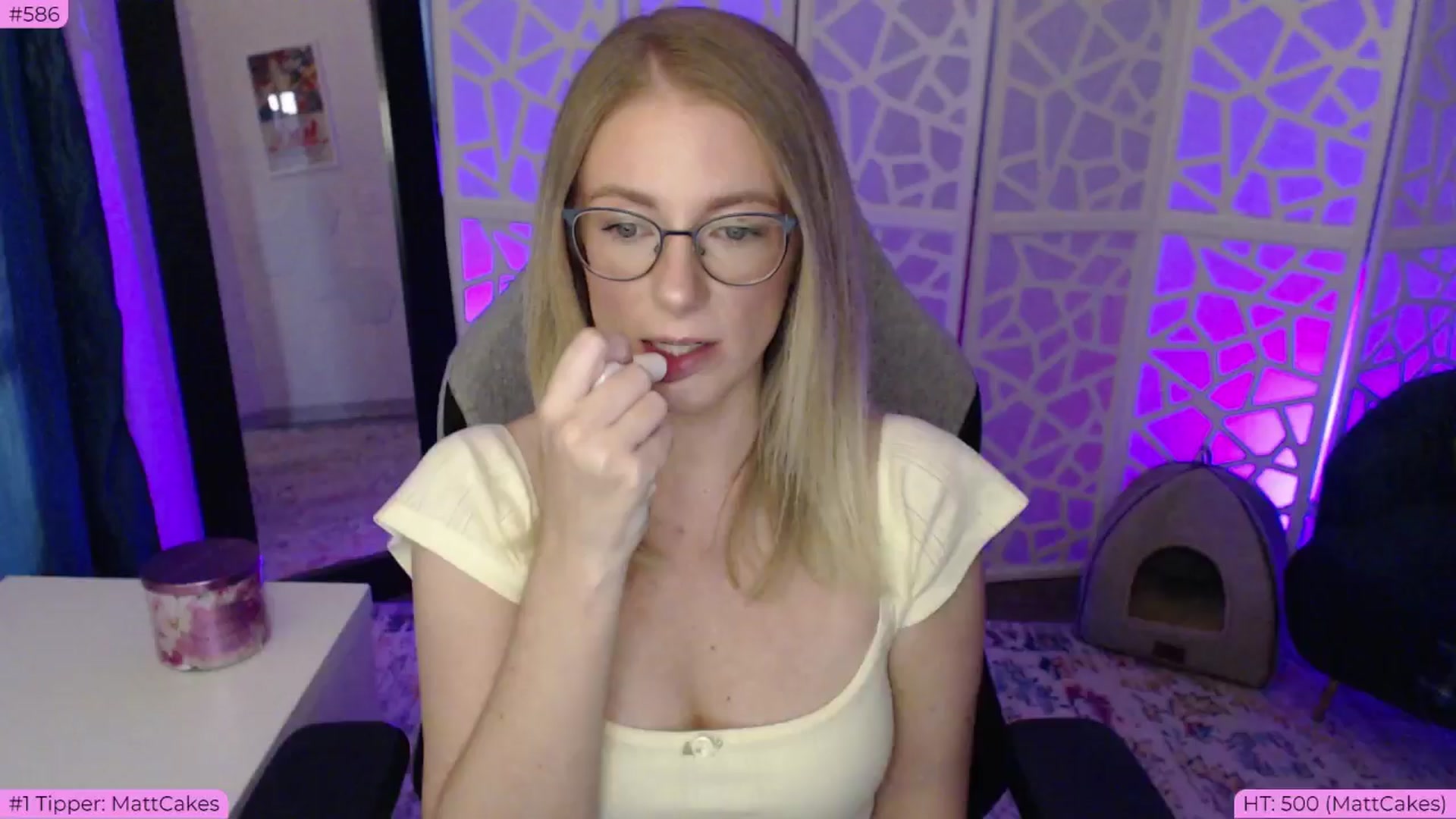 Gallery image thumbnail from BDAYTeecake's myfreecams stream on, 06/22/2024, 02:16 image 12 of 20