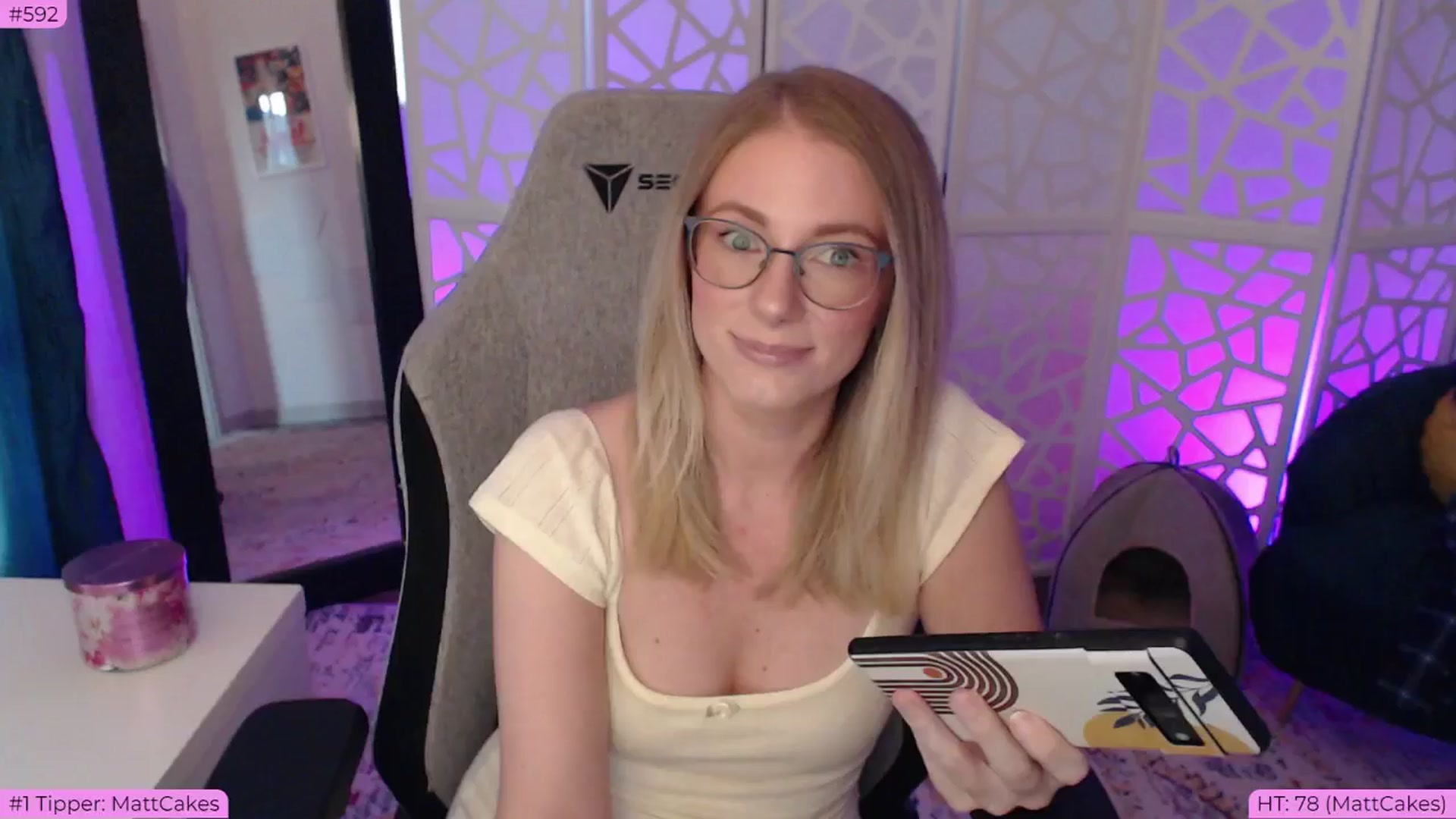 Gallery image thumbnail from BDAYTeecake's myfreecams stream on, 06/22/2024, 02:16 image 6 of 20