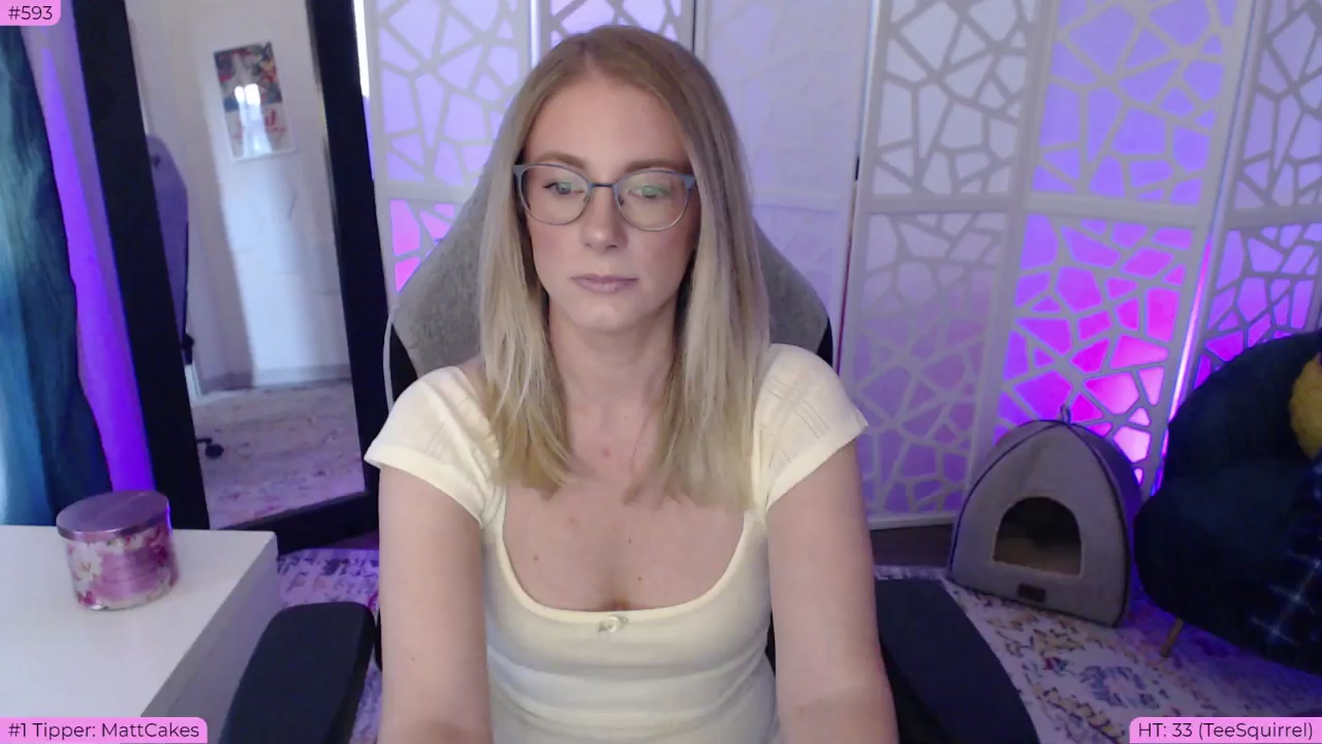 Gallery image thumbnail from BDAYTeecake's myfreecams stream on, 06/22/2024, 02:16 image 2 of 20