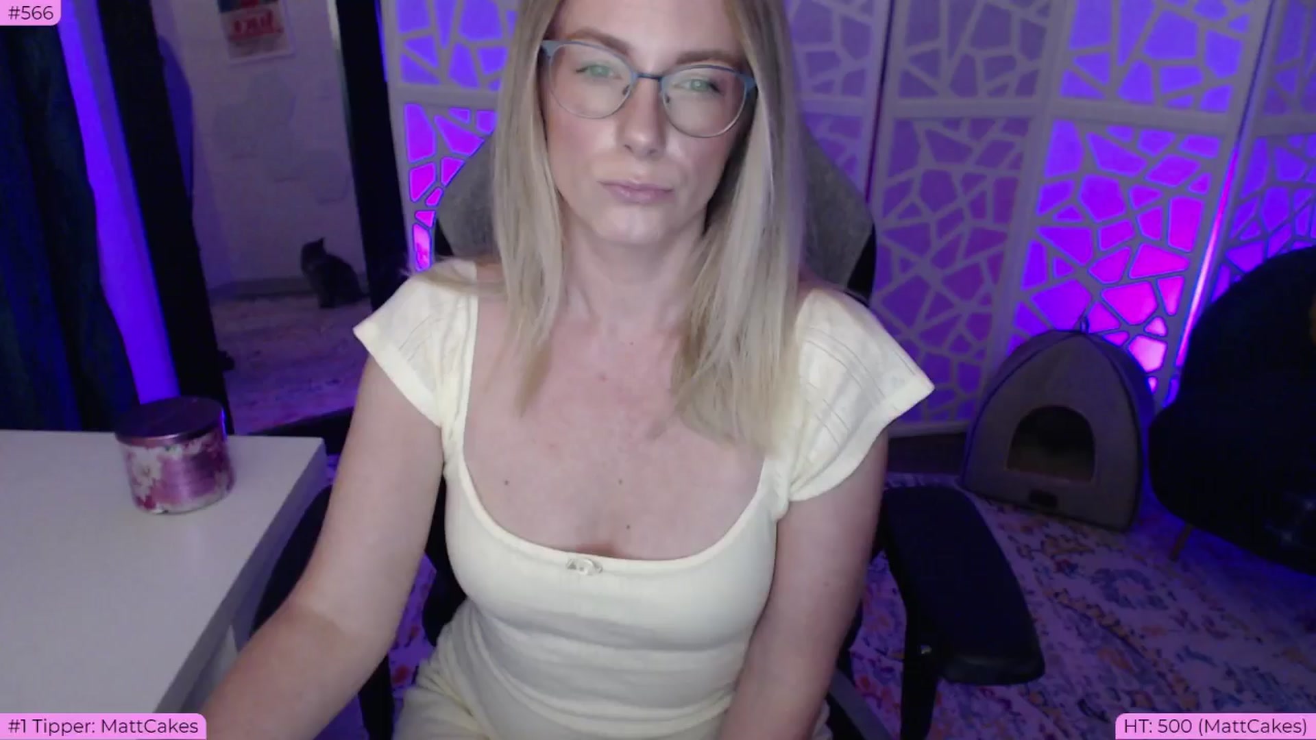 Gallery image thumbnail from BDAYTeecake's myfreecams stream on, 06/22/2024, 03:45 image 4 of 20