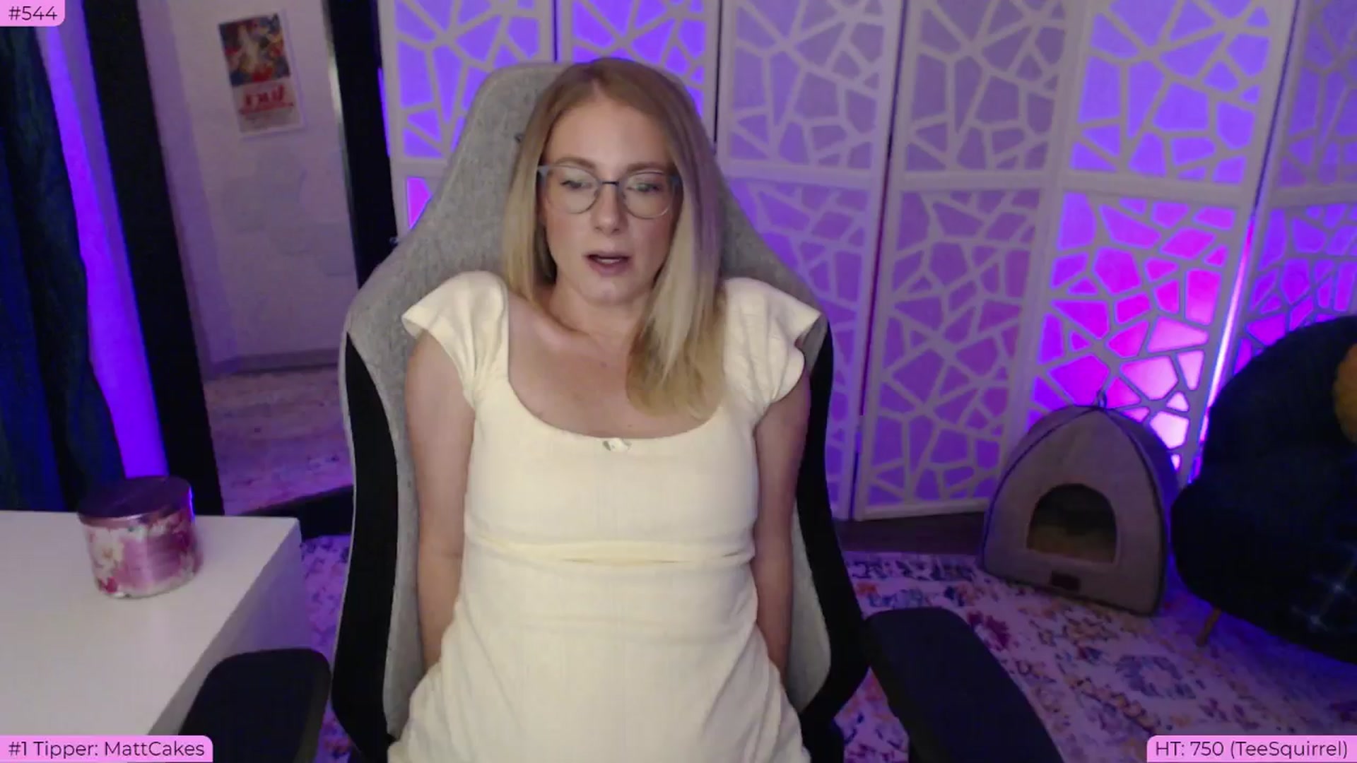 Gallery image thumbnail from BDAYTeecake's myfreecams stream on, 06/22/2024, 03:45 image 18 of 20