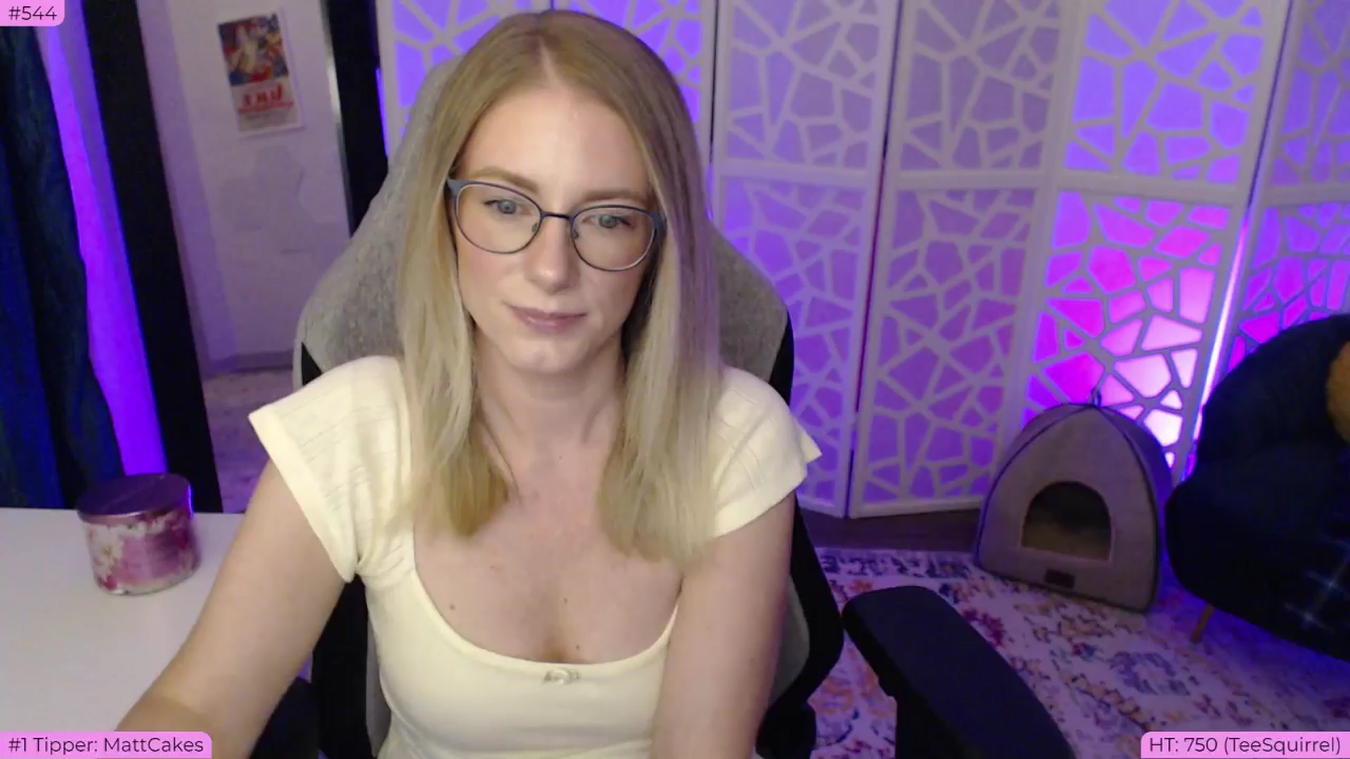 Gallery image thumbnail from BDAYTeecake's myfreecams stream on, 06/22/2024, 03:45 image 17 of 20