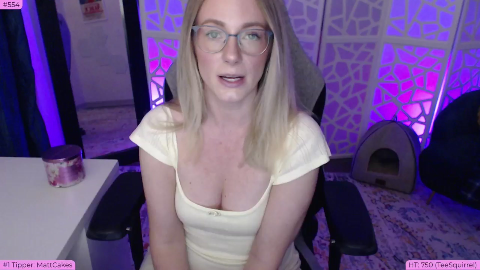 Gallery image thumbnail from BDAYTeecake's myfreecams stream on, 06/22/2024, 03:45 image 5 of 20