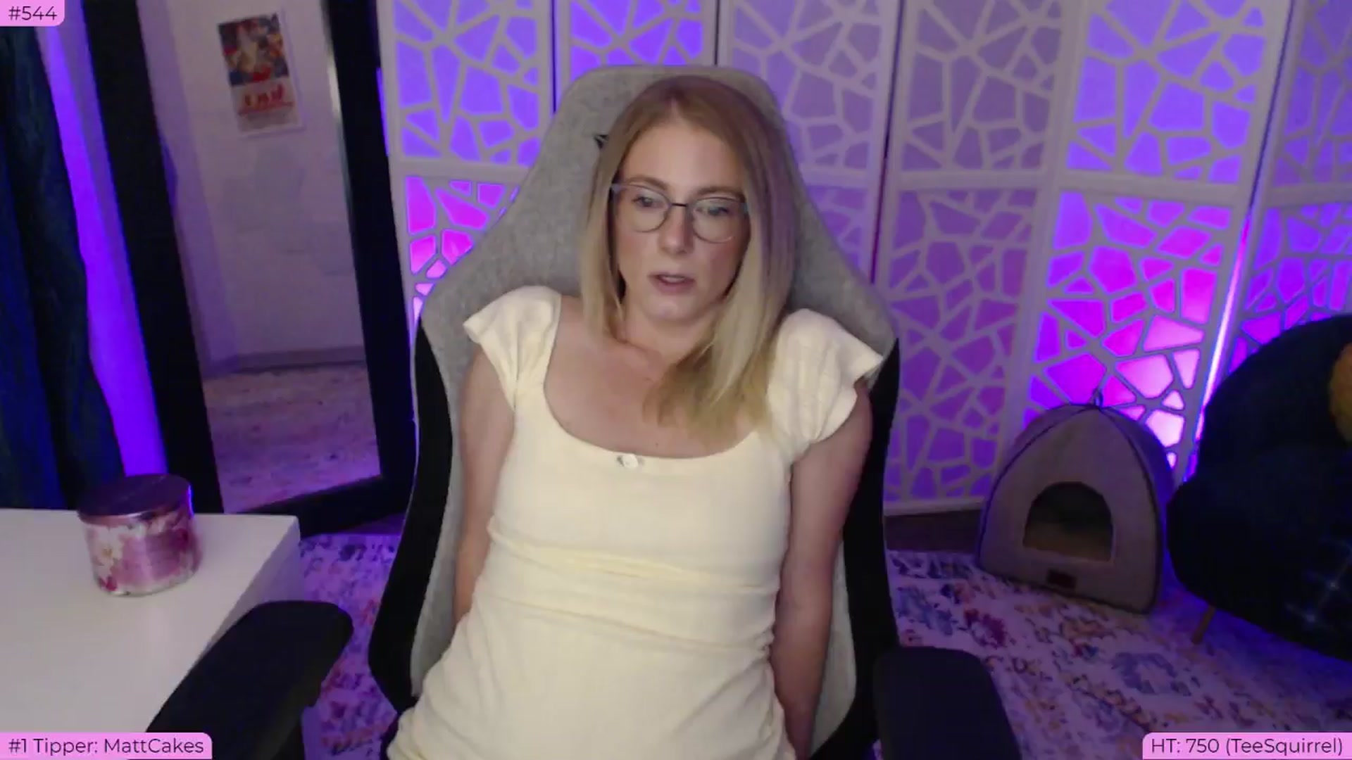 Gallery image thumbnail from BDAYTeecake's myfreecams stream on, 06/22/2024, 03:45 image 19 of 20