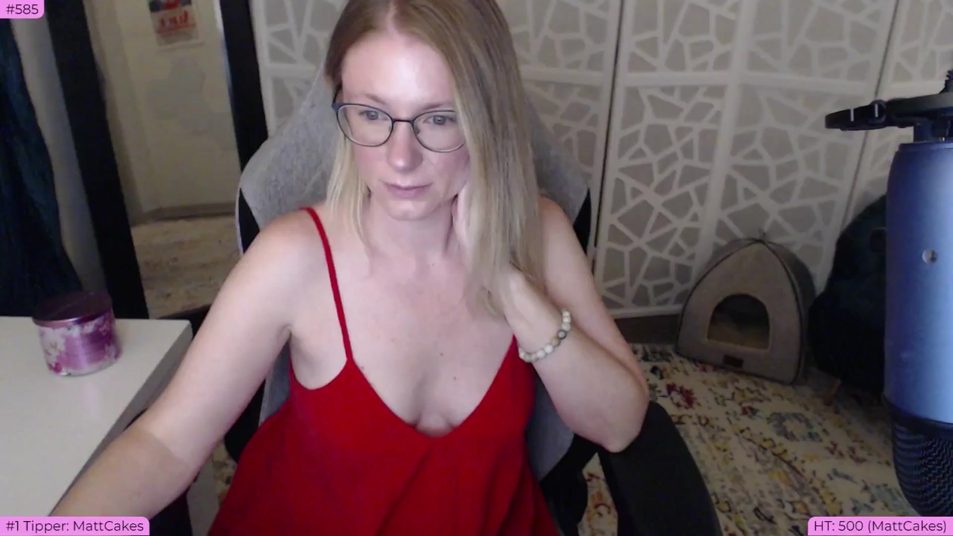 Gallery image thumbnail from BDAYTeecake's myfreecams stream on, 06/24/2024, 03:07 image 16 of 20