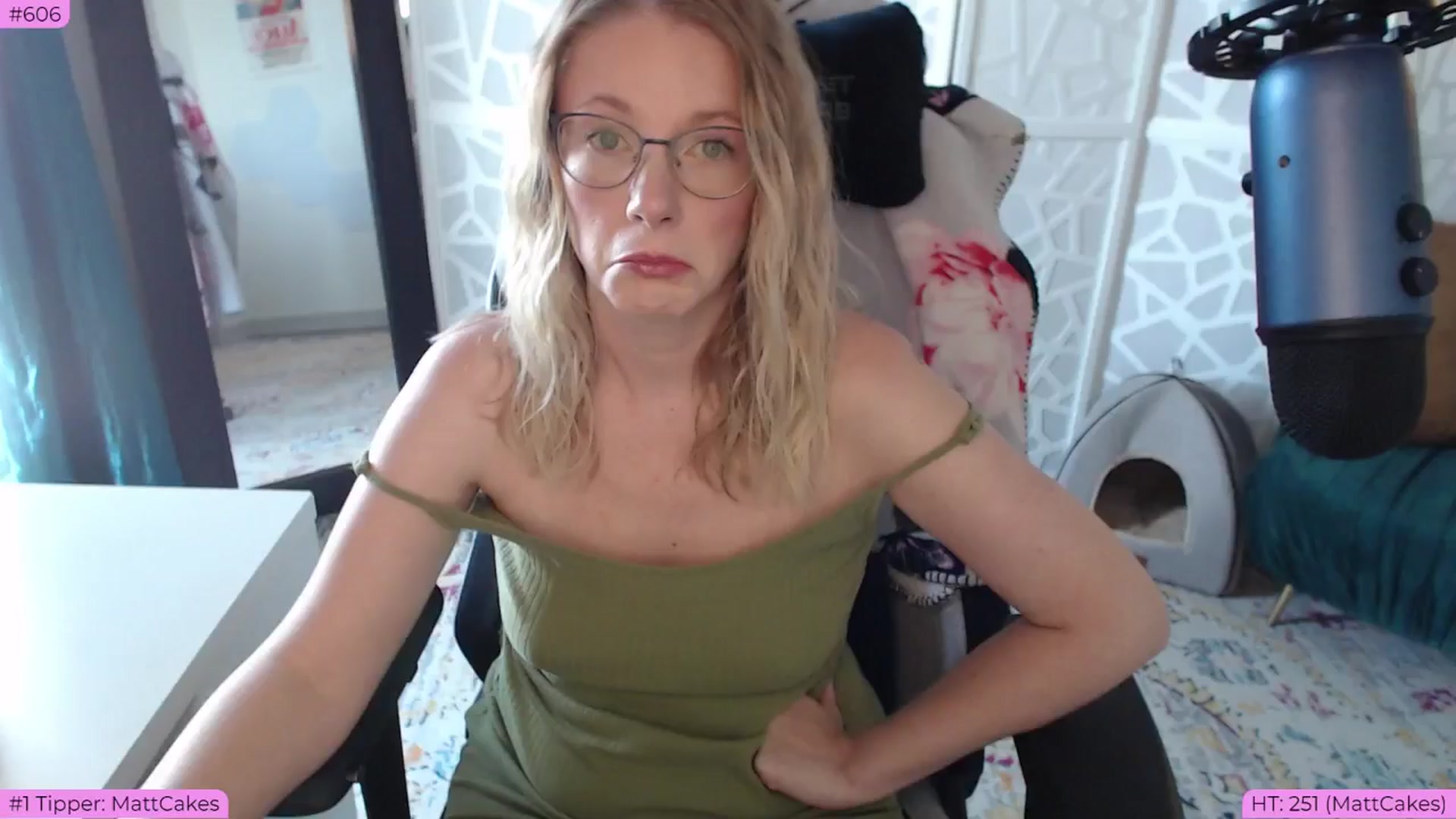 Gallery image thumbnail from BDAYTeecake's myfreecams stream on, 07/01/2024, 01:34 image 2 of 20