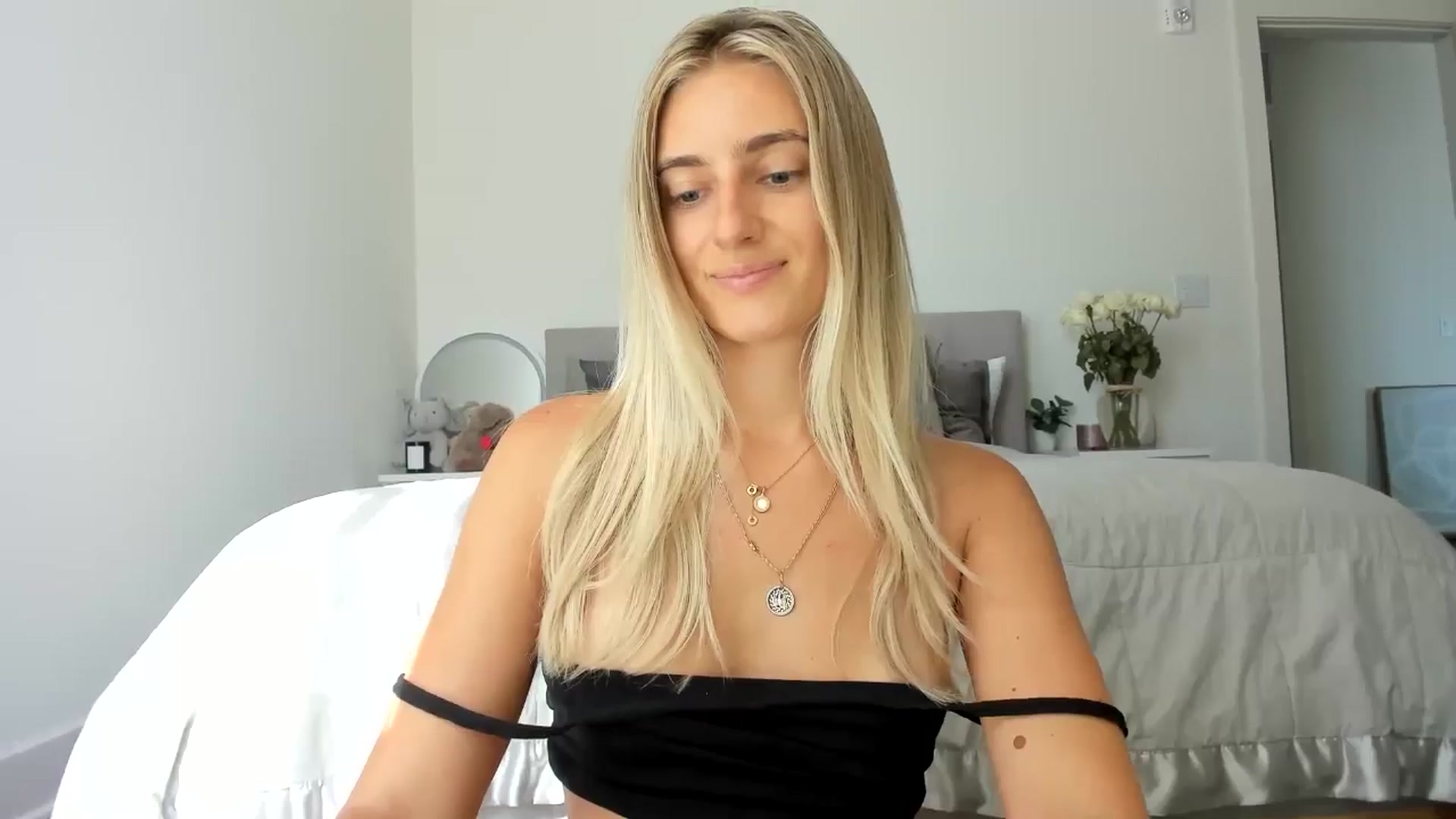 Gallery image thumbnail from BDayIrina's myfreecams stream on, 07/02/2024, 24:43 image 8 of 20