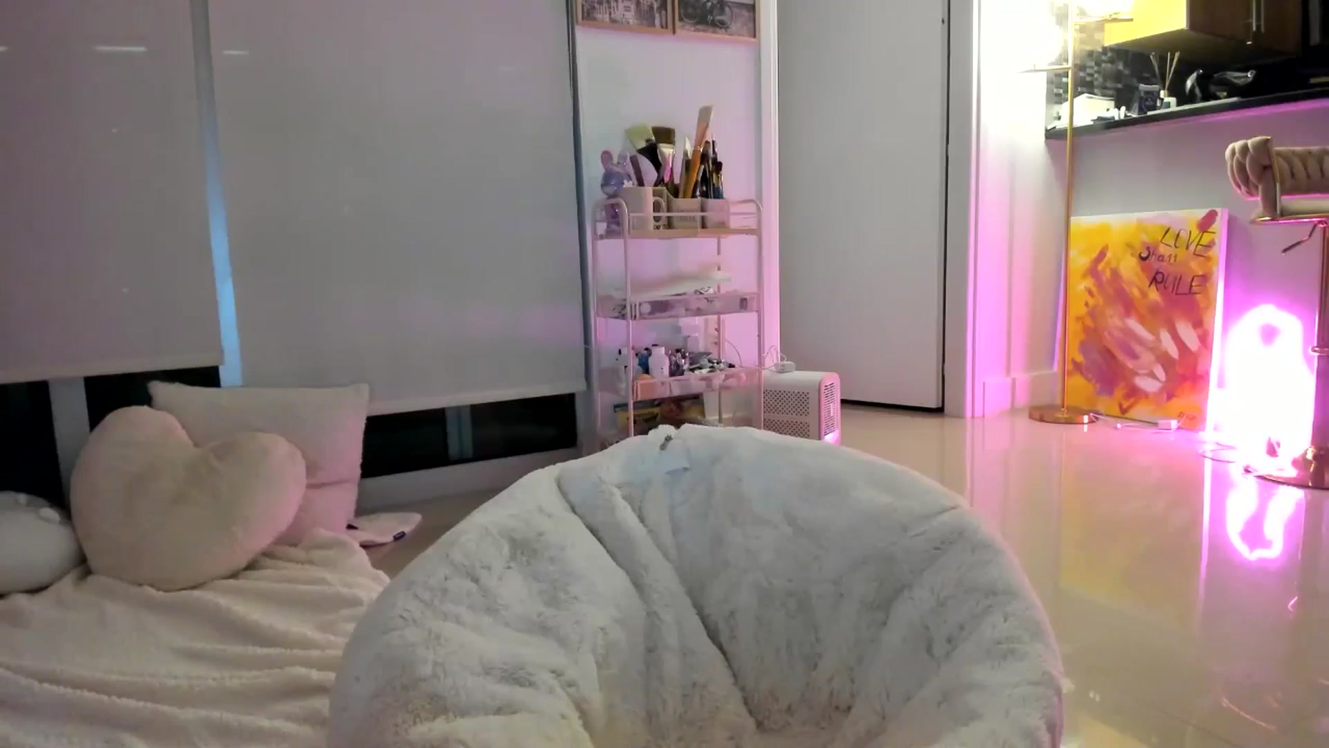 Gallery image thumbnail from BDayIrina's myfreecams stream on, 07/22/2024, 04:43 image 13 of 20