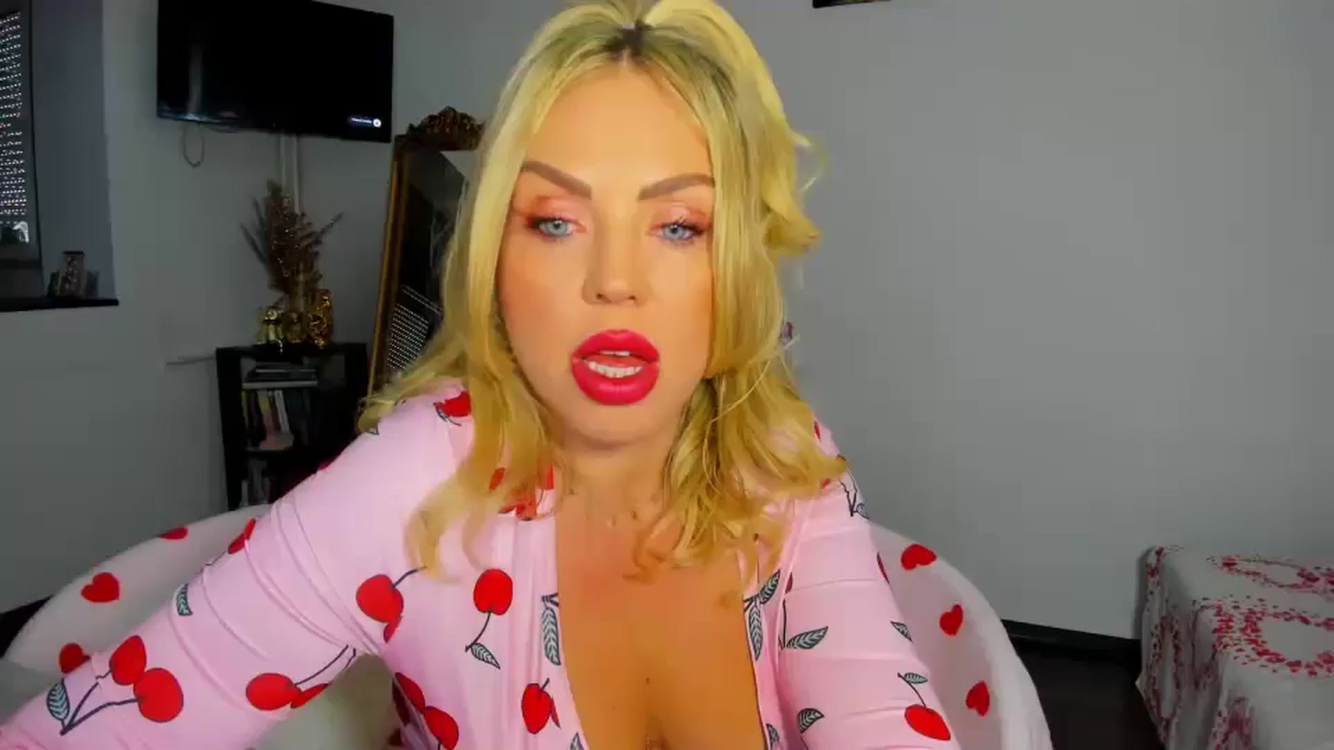 Gallery image thumbnail from BDayJOY's myfreecams stream on, 08/22/2025, 06:45 image 6 of 20