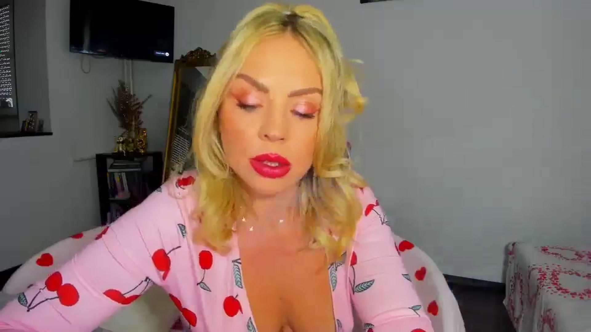 Gallery image thumbnail from BDayJOY's myfreecams stream on, 08/22/2025, 06:45 image 15 of 20
