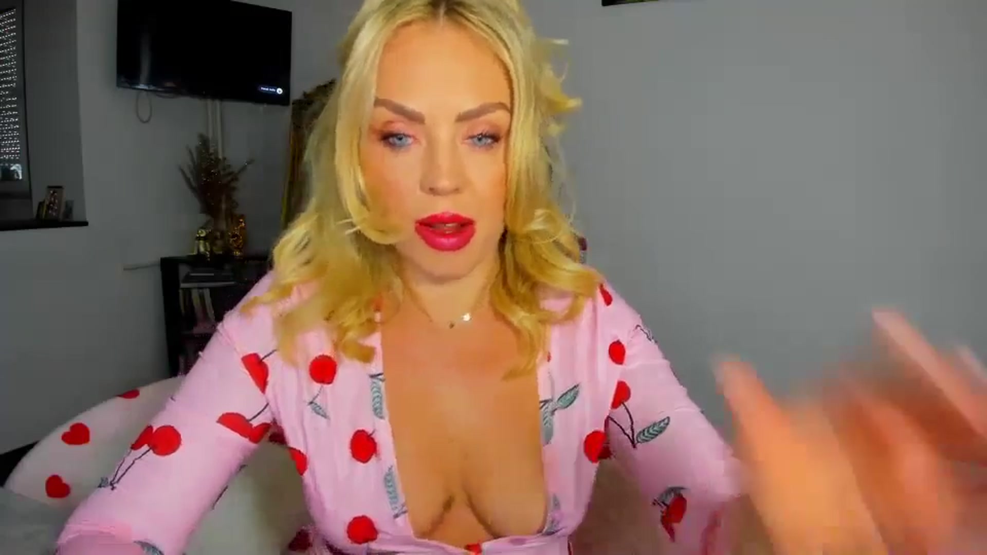 Gallery image thumbnail from BDayJOY's myfreecams stream on, 08/22/2025, 06:45 image 14 of 20