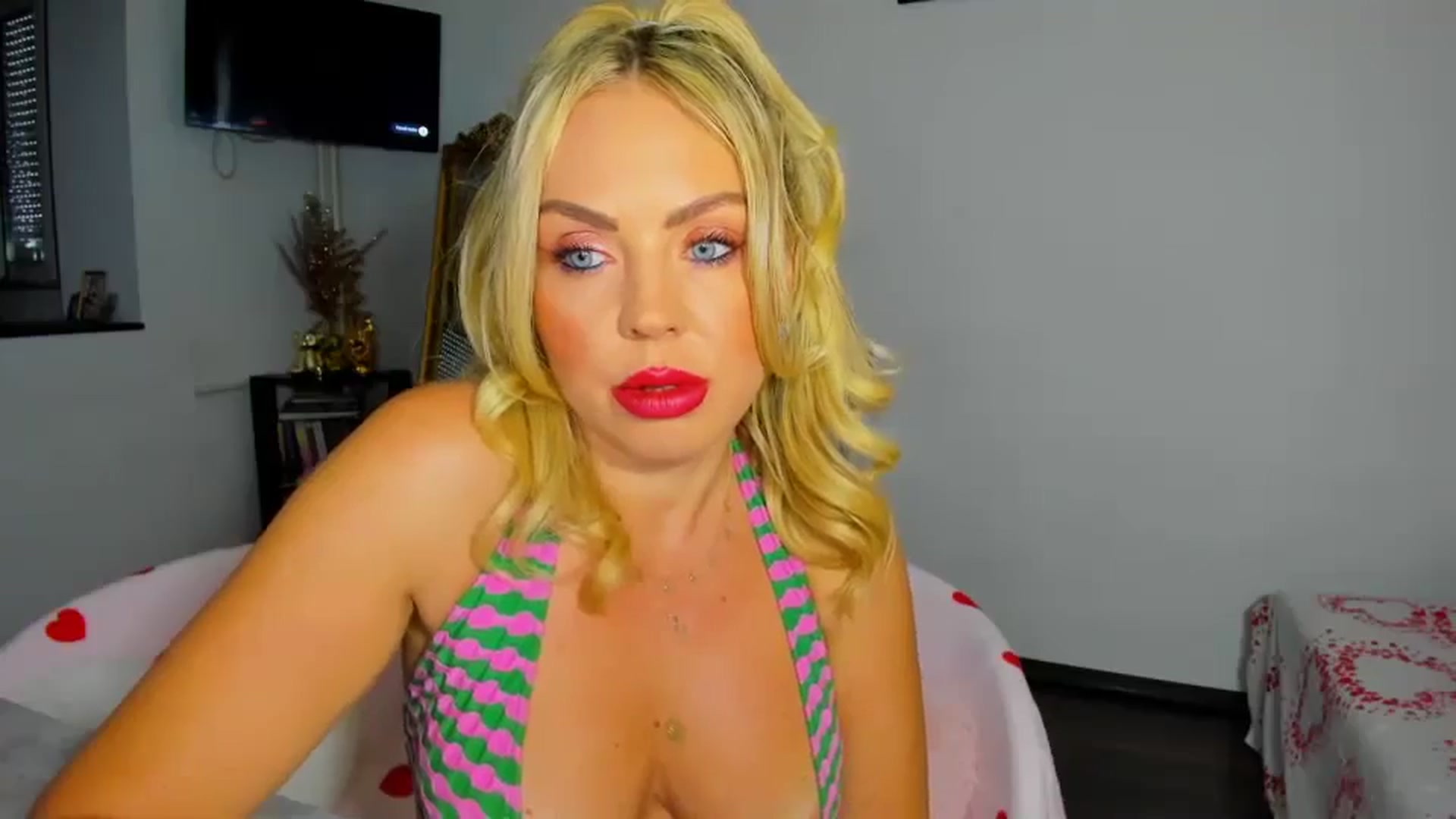 Gallery image thumbnail from BDayJOY's myfreecams stream on, 08/23/2025, 06:43 image 11 of 20
