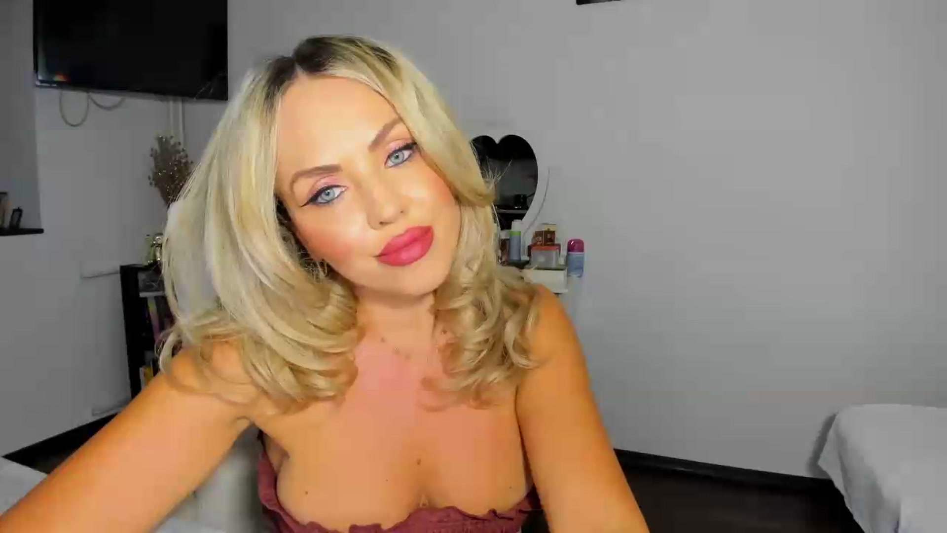 Gallery image thumbnail from BDayJOY's myfreecams stream on, 08/11/2026, 12:39 image 6 of 20