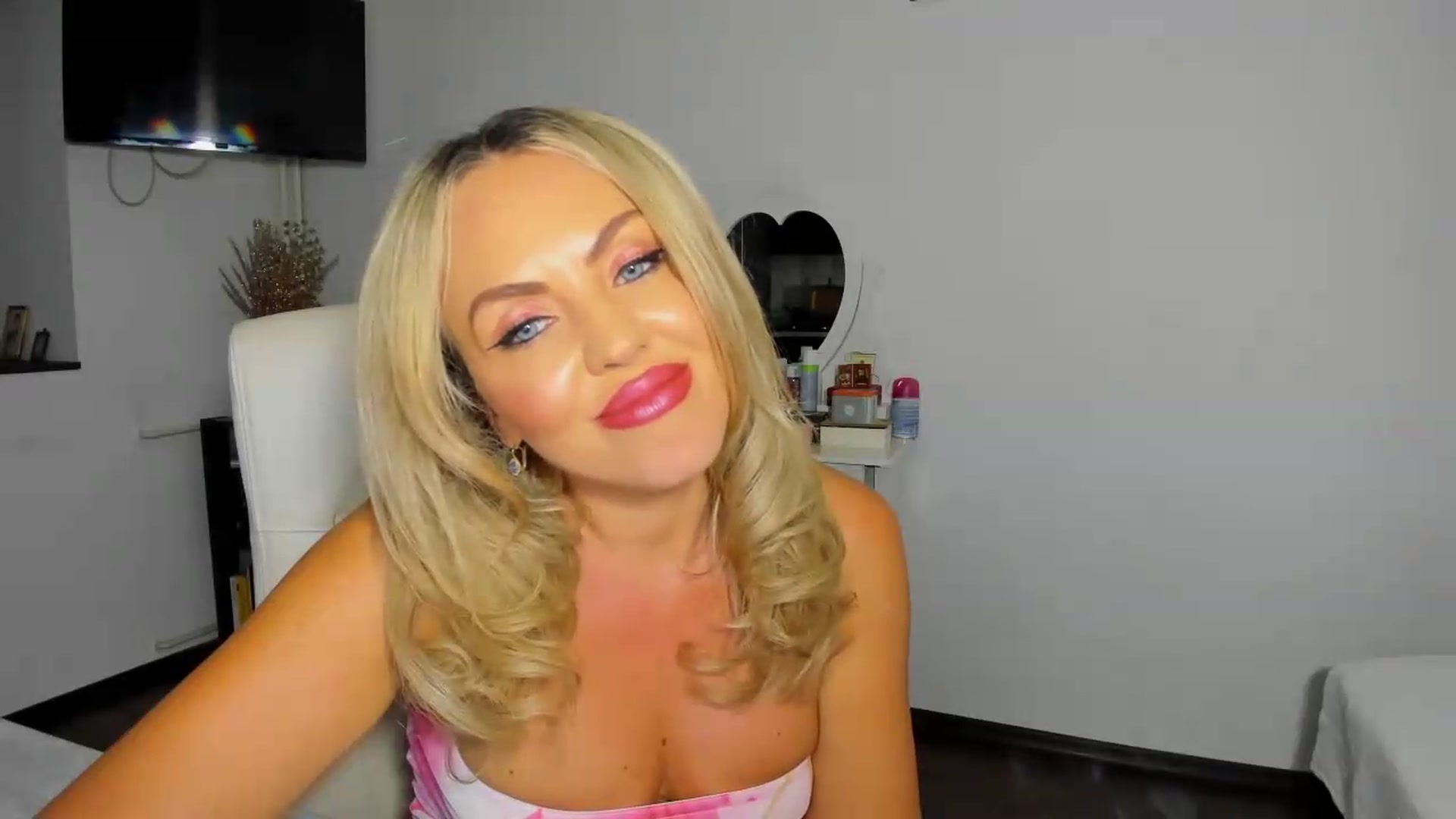 Gallery image thumbnail from BDayJOY's myfreecams stream on, 08/12/2026, 11:36 image 9 of 20