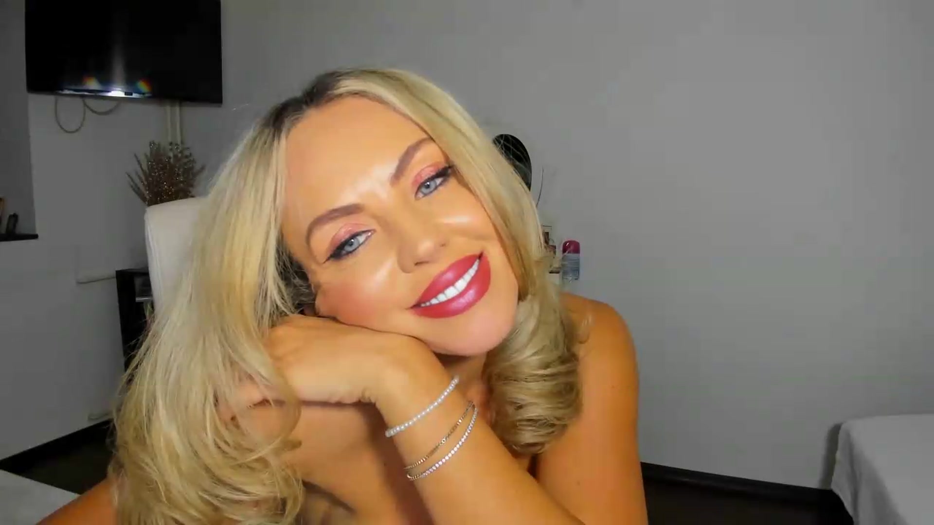 Gallery image thumbnail from BDayJOY's myfreecams stream on, 08/12/2026, 11:36 image 19 of 20
