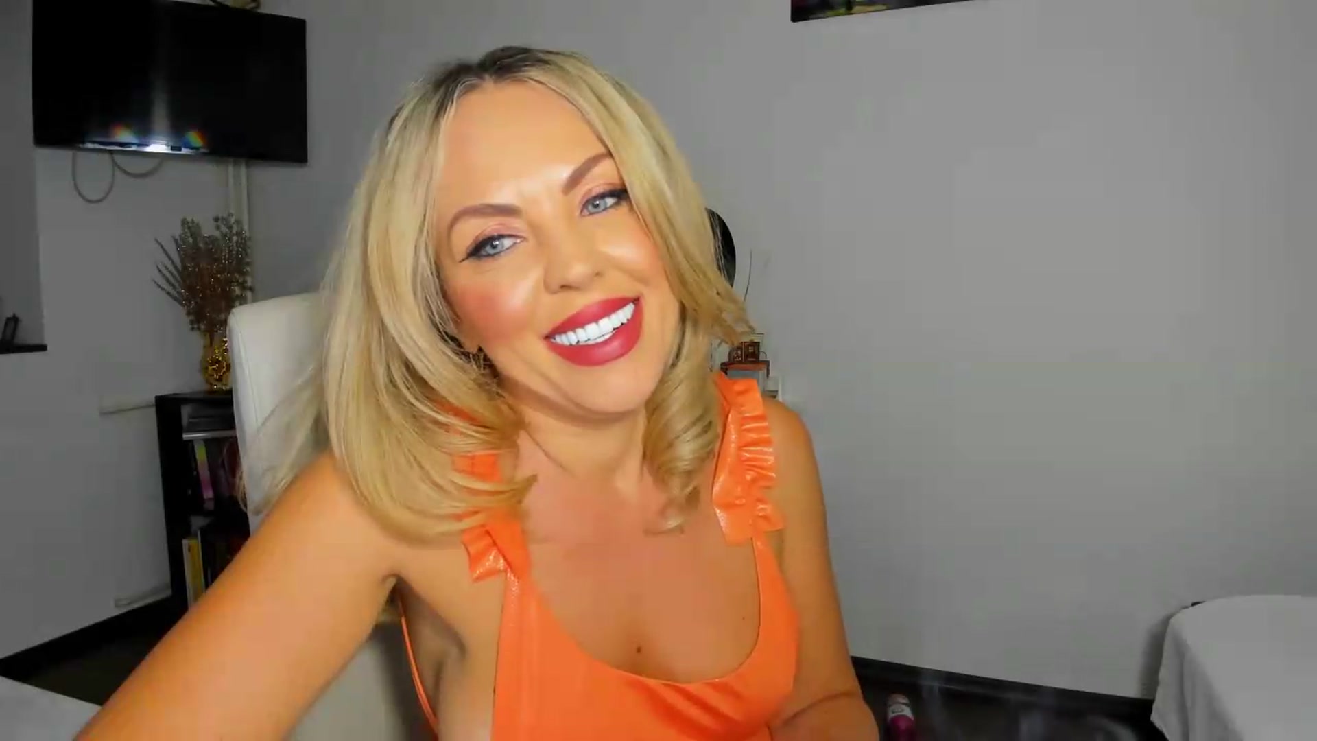 Gallery image thumbnail from BDayJOY's myfreecams stream on, 08/14/2026, 13:42 image 10 of 20