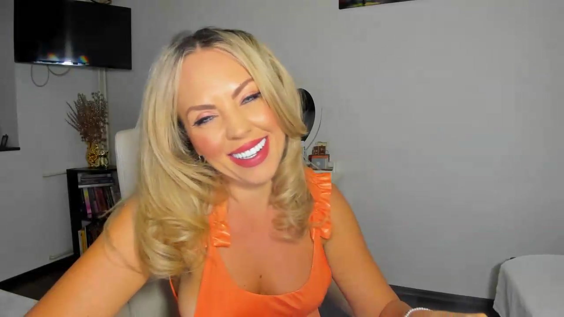 Gallery image thumbnail from BDayJOY's myfreecams stream on, 08/14/2026, 13:42 image 15 of 20