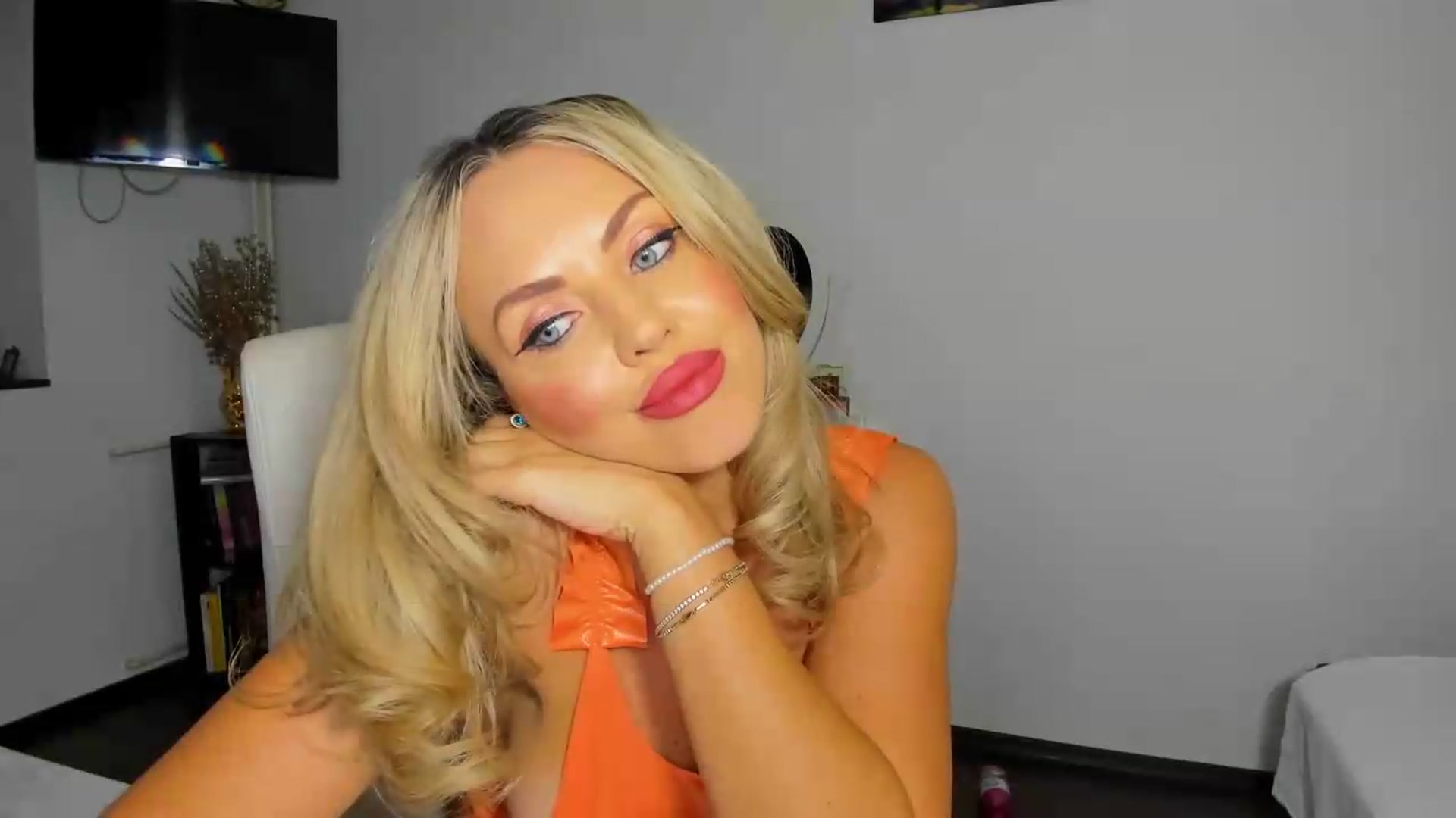Gallery image thumbnail from BDayJOY's myfreecams stream on, 08/14/2026, 13:42 image 12 of 20