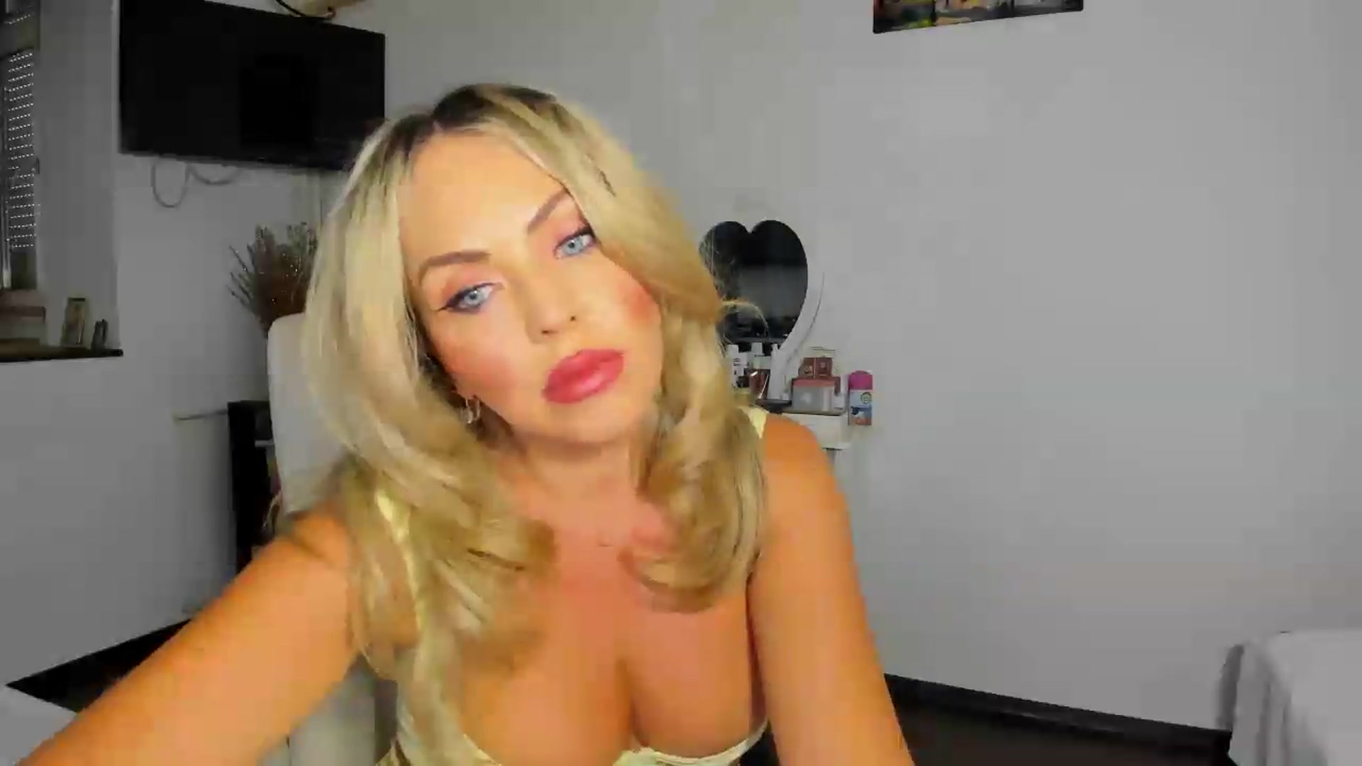 Gallery image thumbnail from BDayJOY's myfreecams stream on, 08/20/2026, 13:39 image 19 of 20