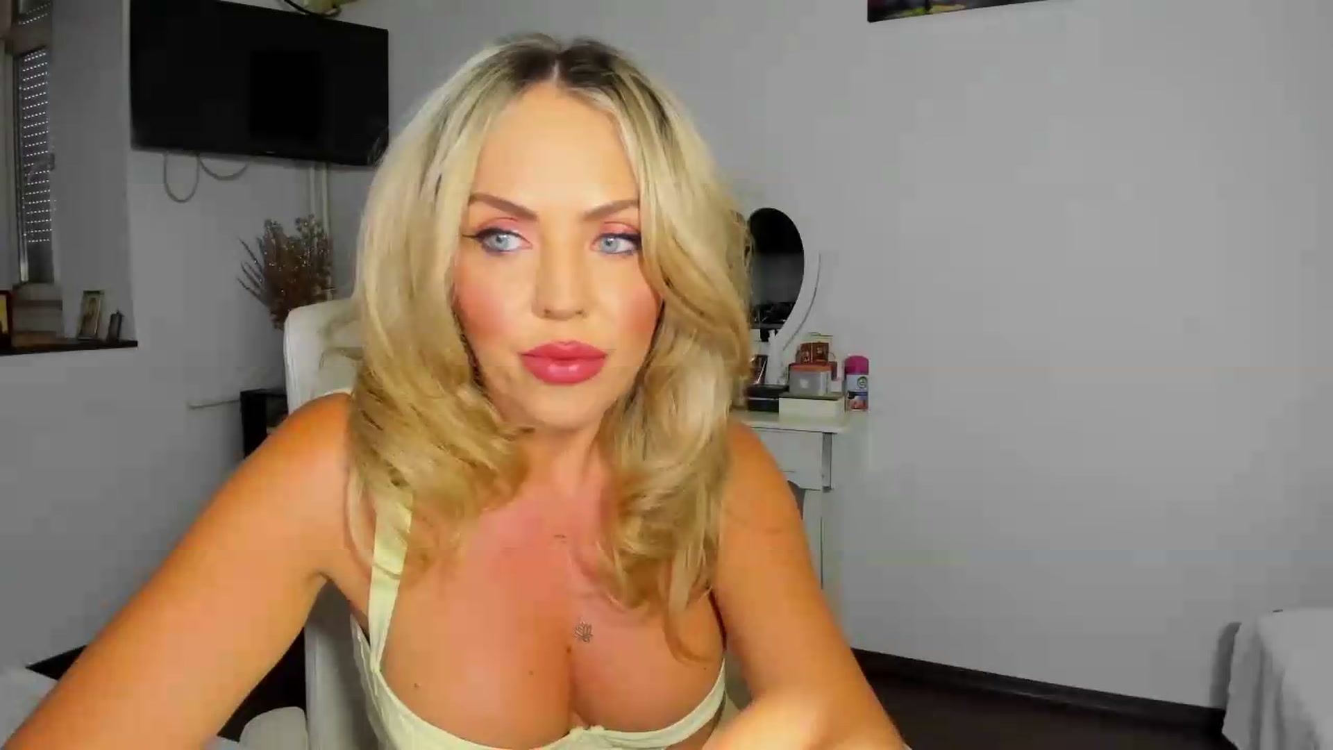 Gallery image thumbnail from BDayJOY's myfreecams stream on, 08/20/2026, 13:39 image 7 of 20