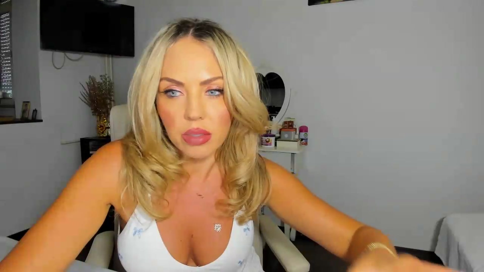 Gallery image thumbnail from BDayJOY's myfreecams stream on, 08/21/2026, 08:38 image 15 of 20