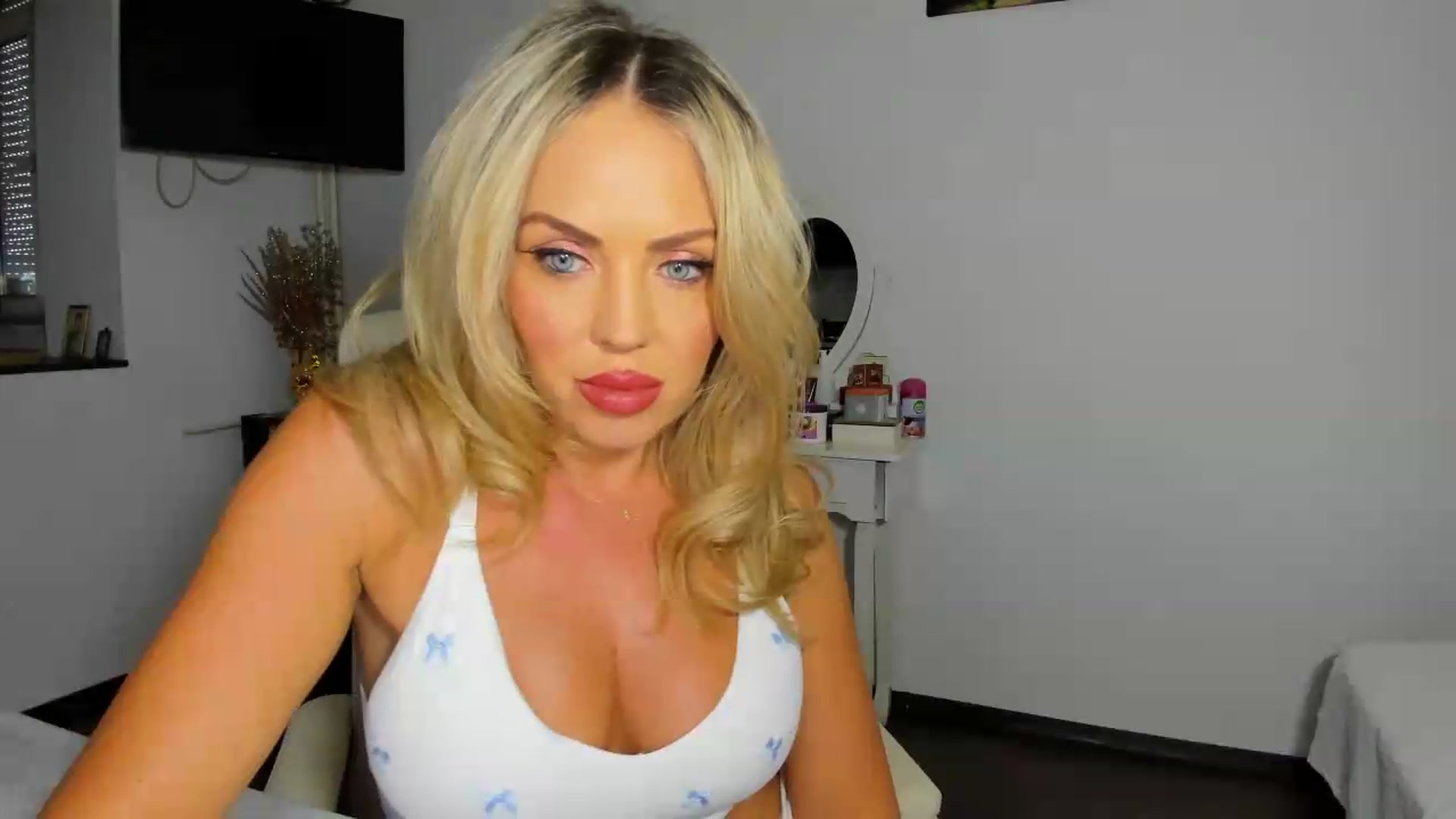 Gallery image thumbnail from BDayJOY's myfreecams stream on, 08/21/2026, 08:38 image 18 of 20