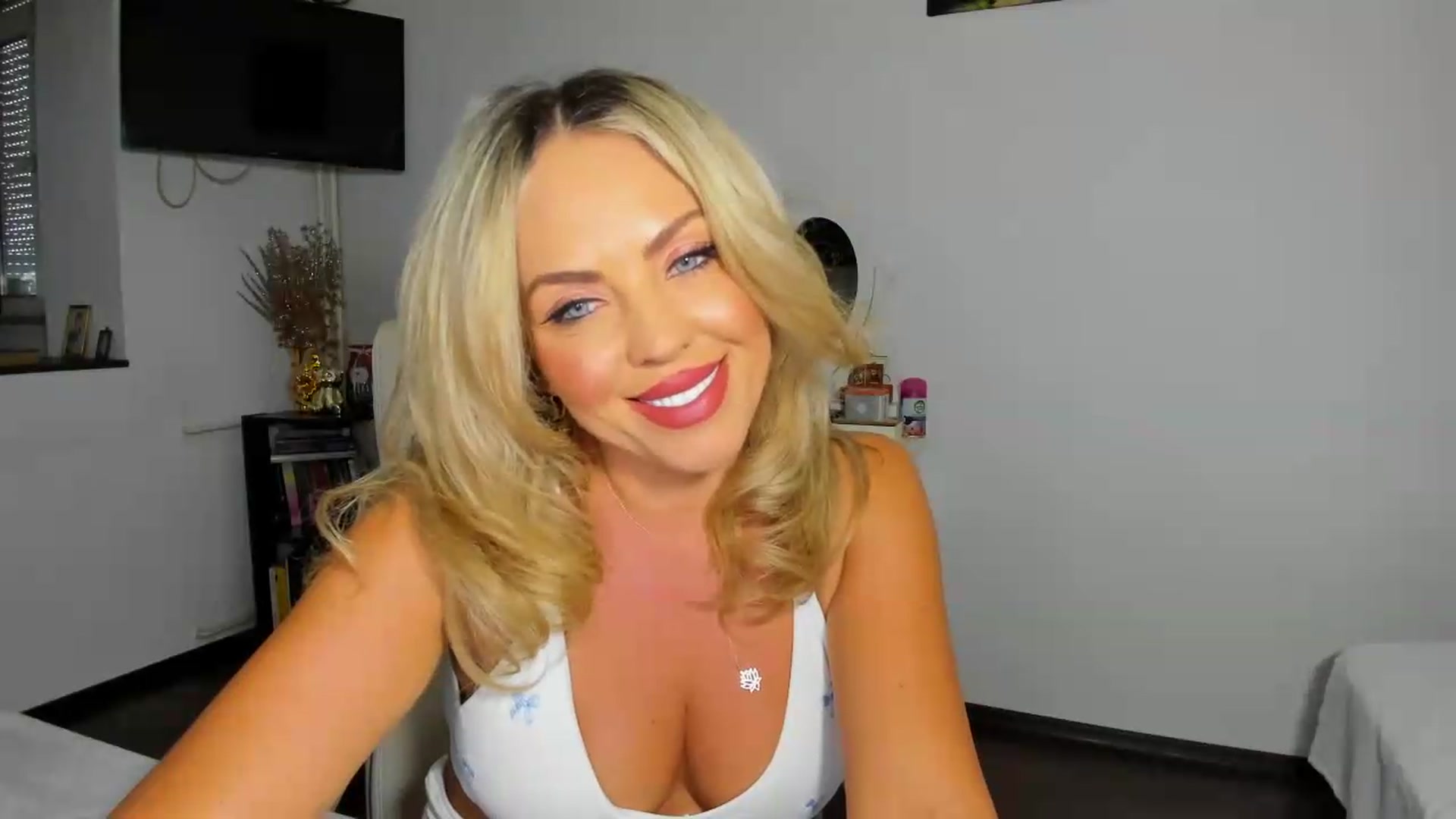 Gallery image thumbnail from BDayJOY's myfreecams stream on, 08/21/2026, 08:38 image 19 of 20