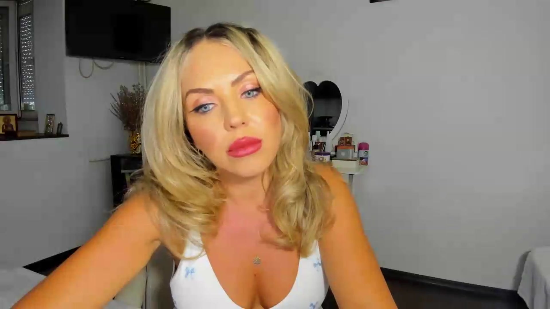Gallery image thumbnail from BDayJOY's myfreecams stream on, 08/21/2026, 11:36 image 6 of 20