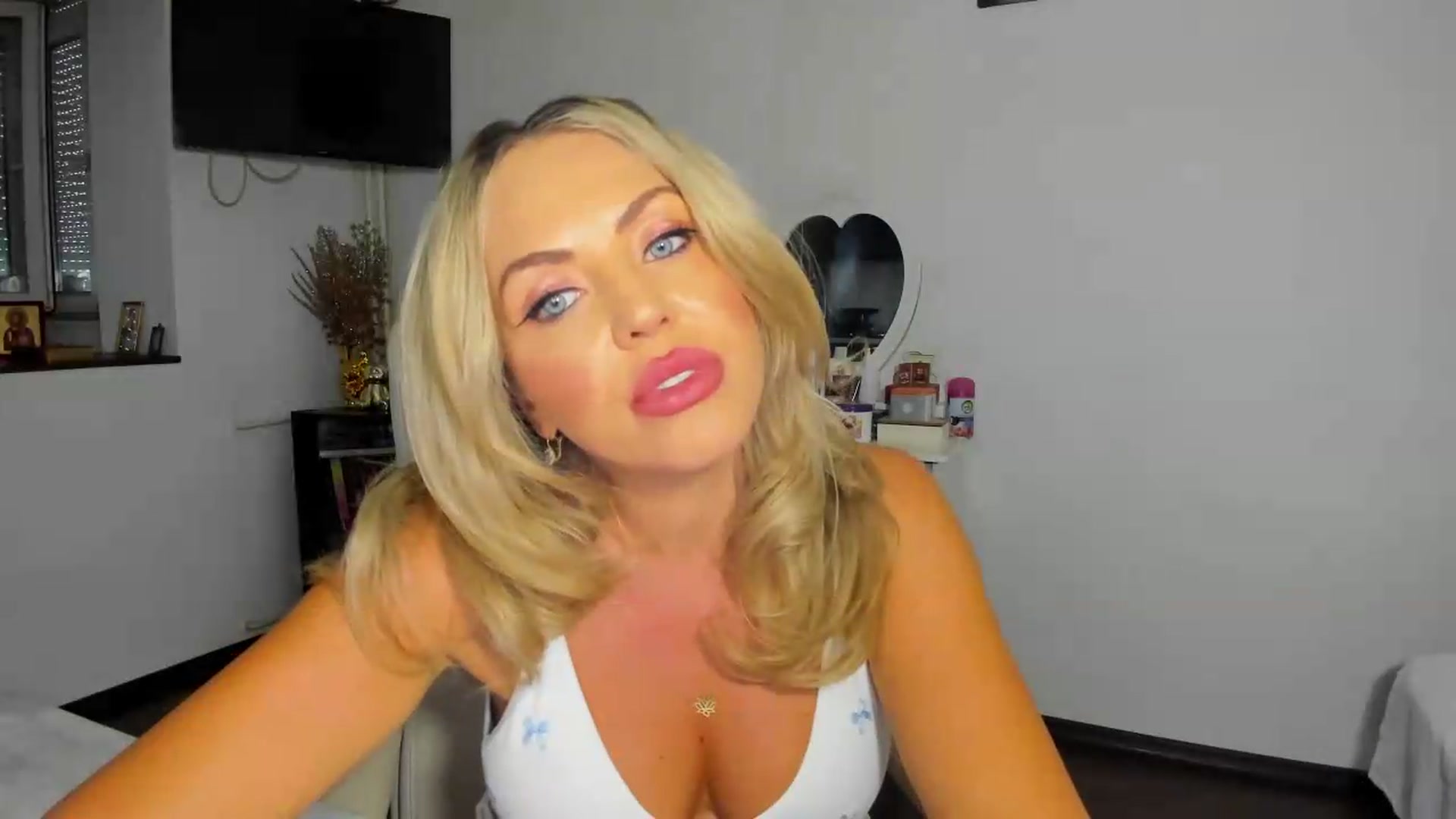 Gallery image thumbnail from BDayJOY's myfreecams stream on, 08/21/2026, 11:36 image 3 of 20
