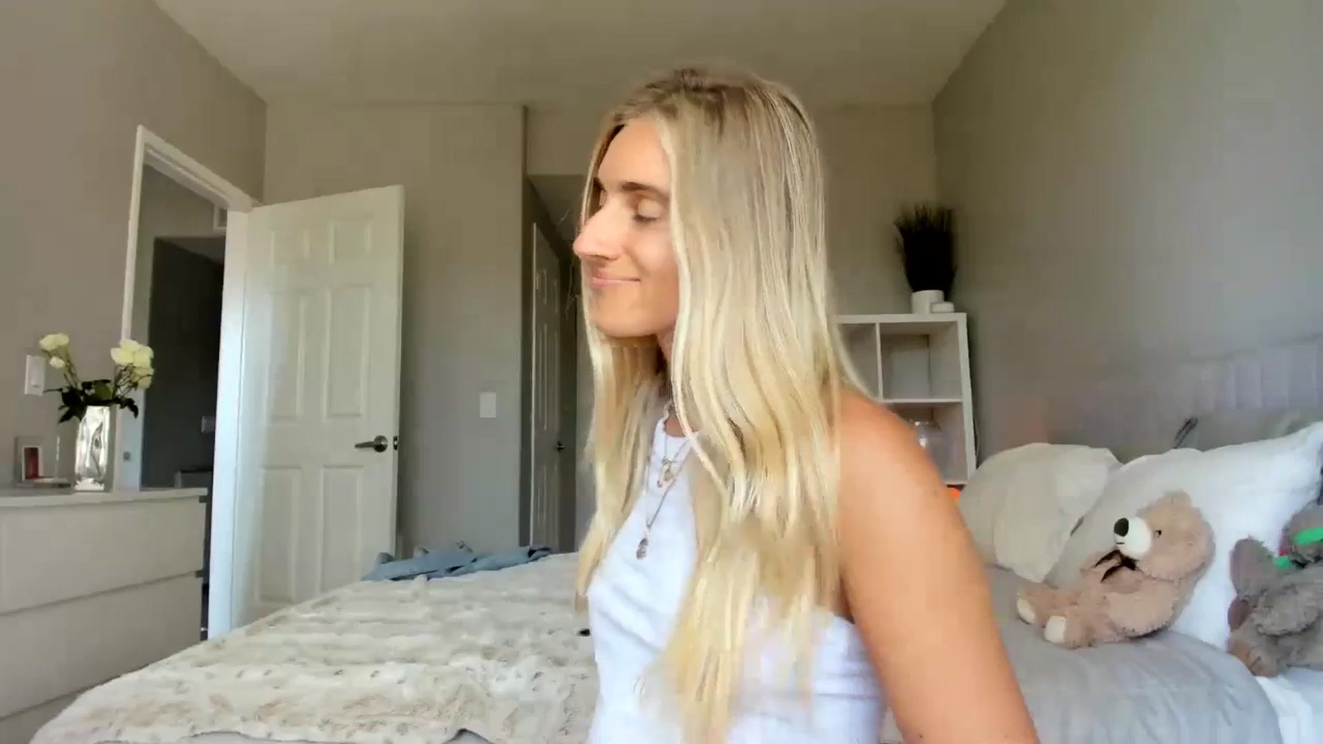 Gallery image thumbnail from BDayVodka's myfreecams stream on, 07/17/2025, 24:43 image 14 of 20