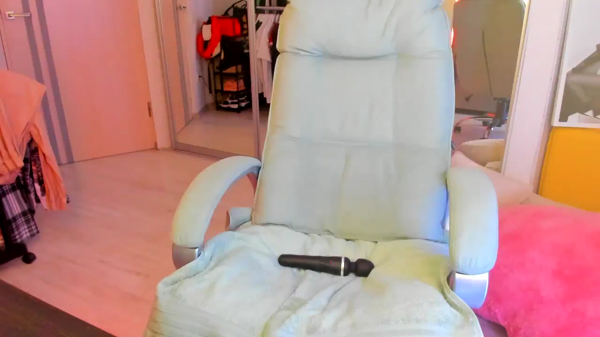 Gallery image thumbnail from BDayYaga's myfreecams stream on, 08/12/2025, 24:38 image 18 of 20