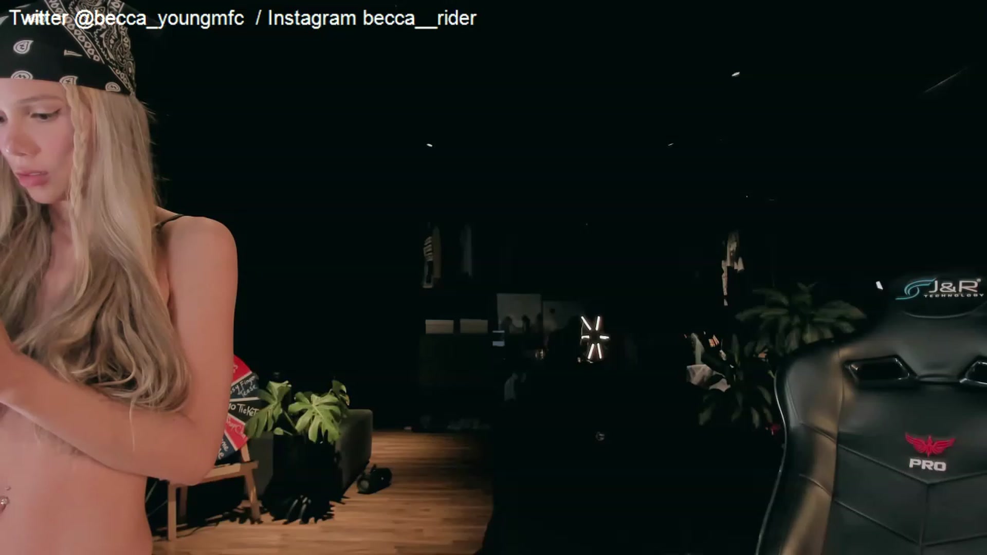 Gallery image thumbnail from BECCA_RIDER's myfreecams stream on, 12/17/2022, 02:32 image 11 of 20