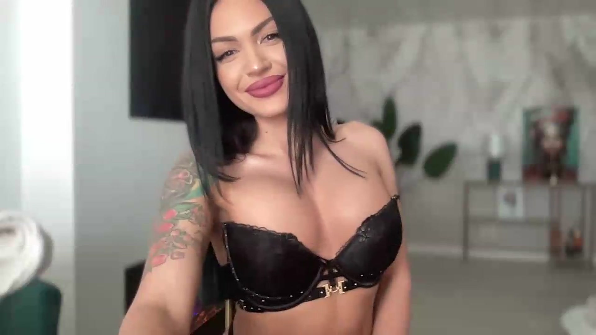 Gallery image thumbnail from BELLADIANA's myfreecams stream on, 05/14/2026, 13:30 image 12 of 20