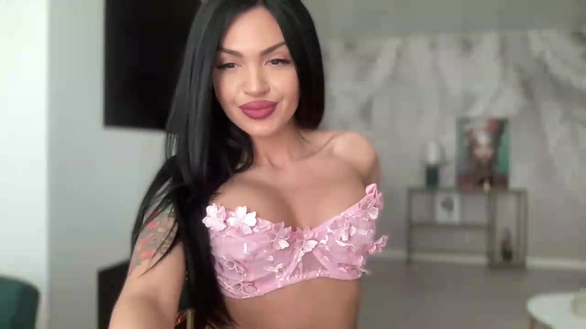 Gallery image thumbnail from BELLADIANA's myfreecams stream on, 05/18/2026, 12:42 image 17 of 20