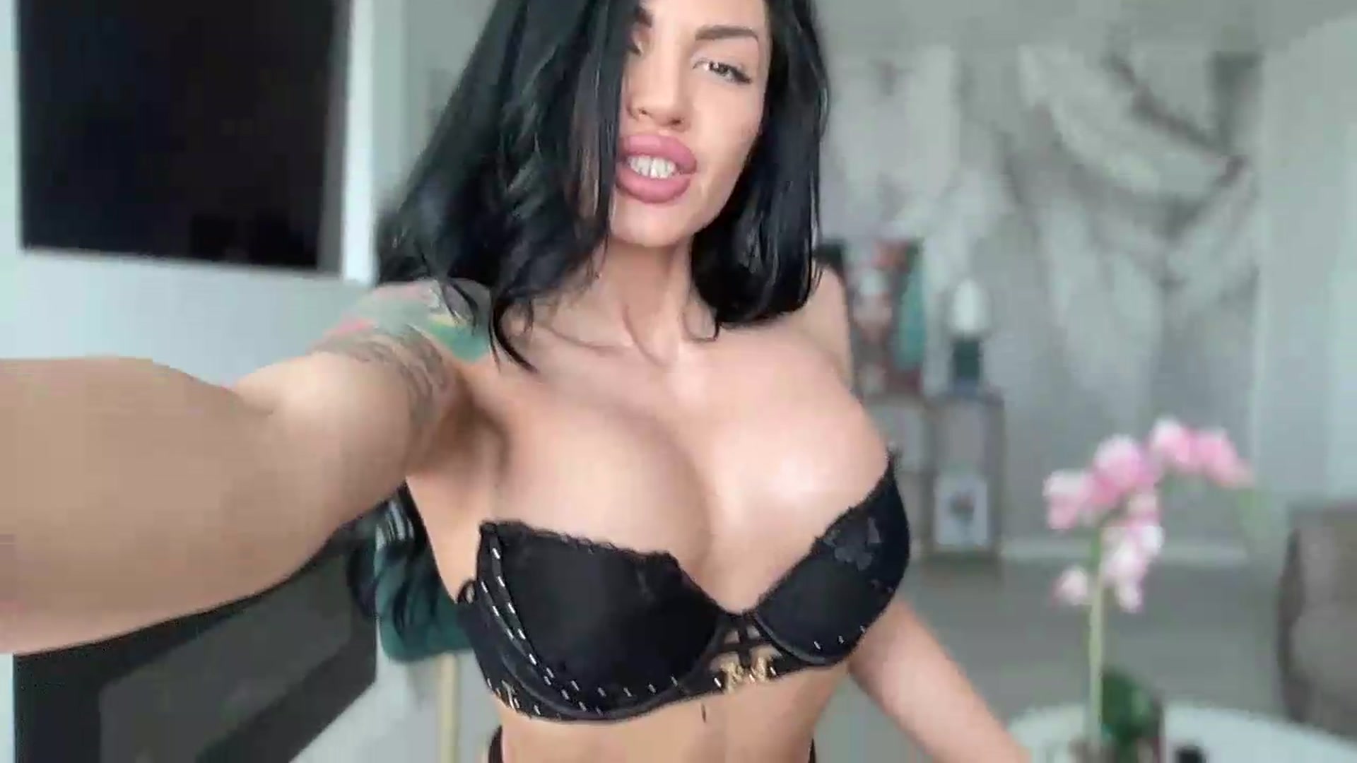 Gallery image thumbnail from BELLADIANA's myfreecams stream on, 07/14/2026, 09:43 image 8 of 20