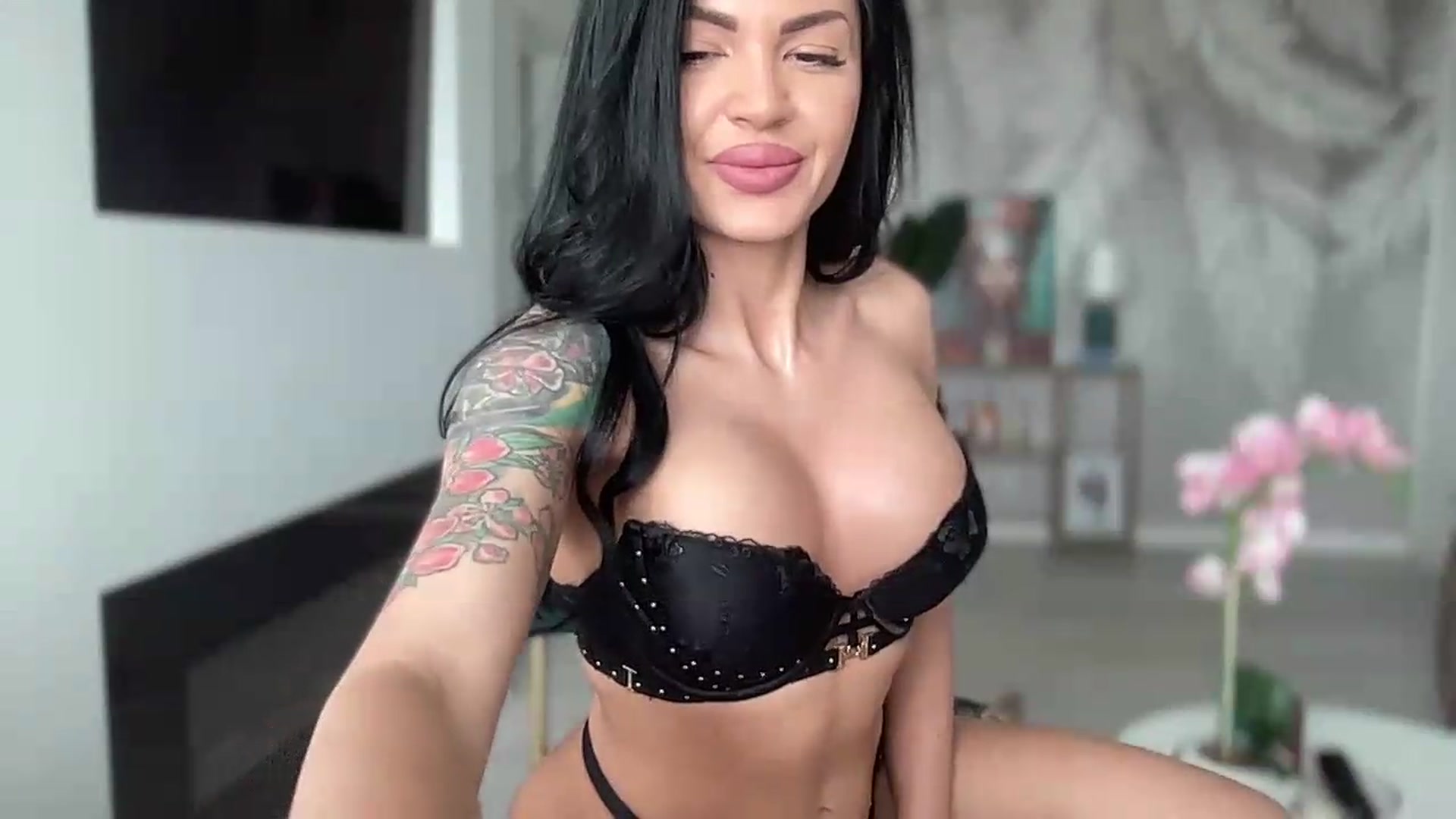 Gallery image thumbnail from BELLADIANA's myfreecams stream on, 07/14/2026, 09:43 image 10 of 20