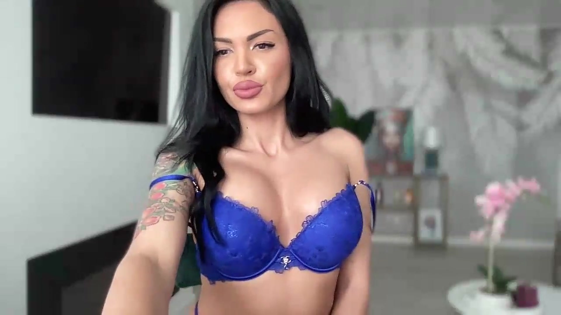 Gallery image thumbnail from BELLADIANA's myfreecams stream on, 07/16/2026, 12:01 image 18 of 20