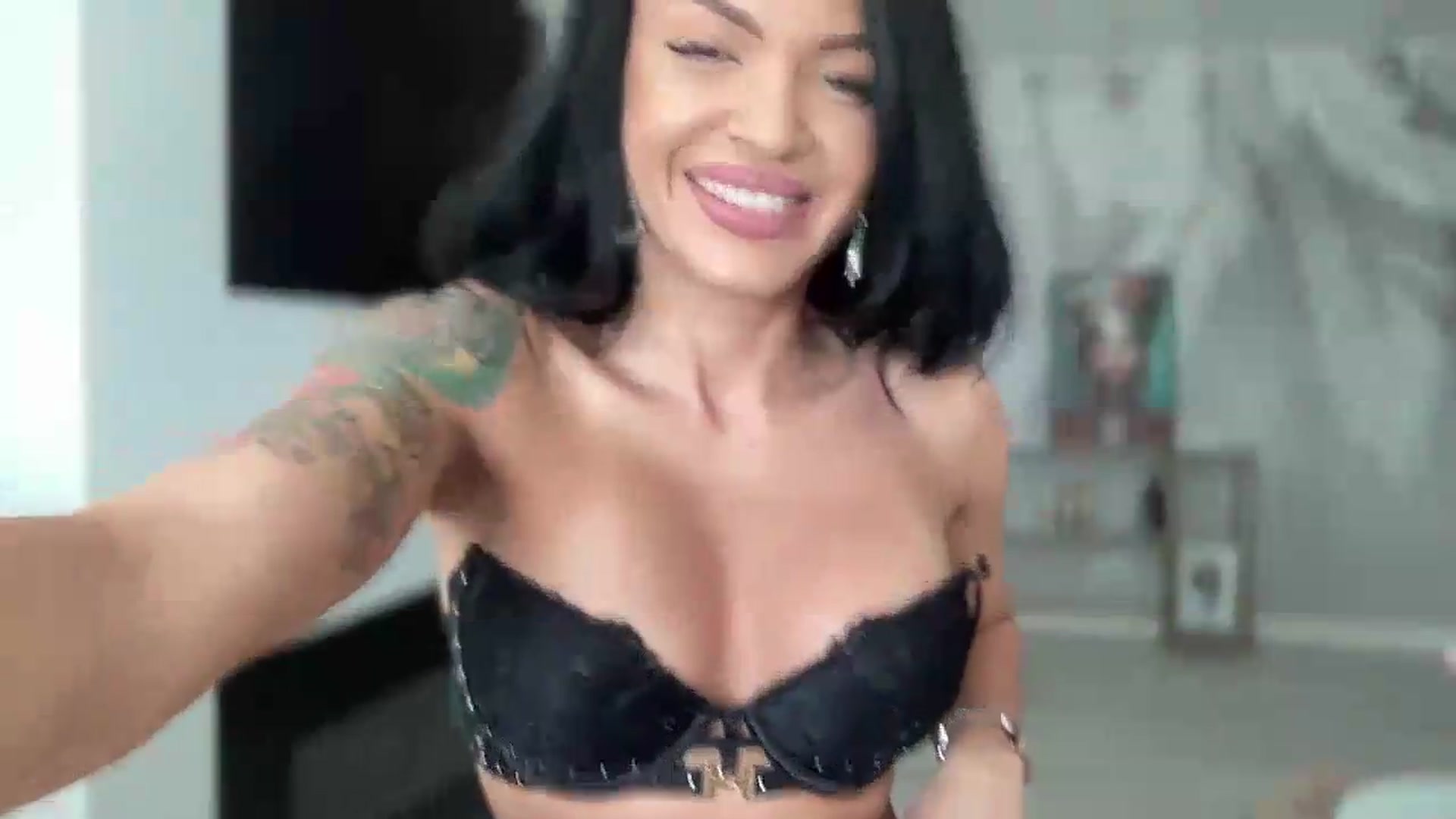 Gallery image thumbnail from BELLADIANA's myfreecams stream on, 08/12/2026, 09:23 image 11 of 20