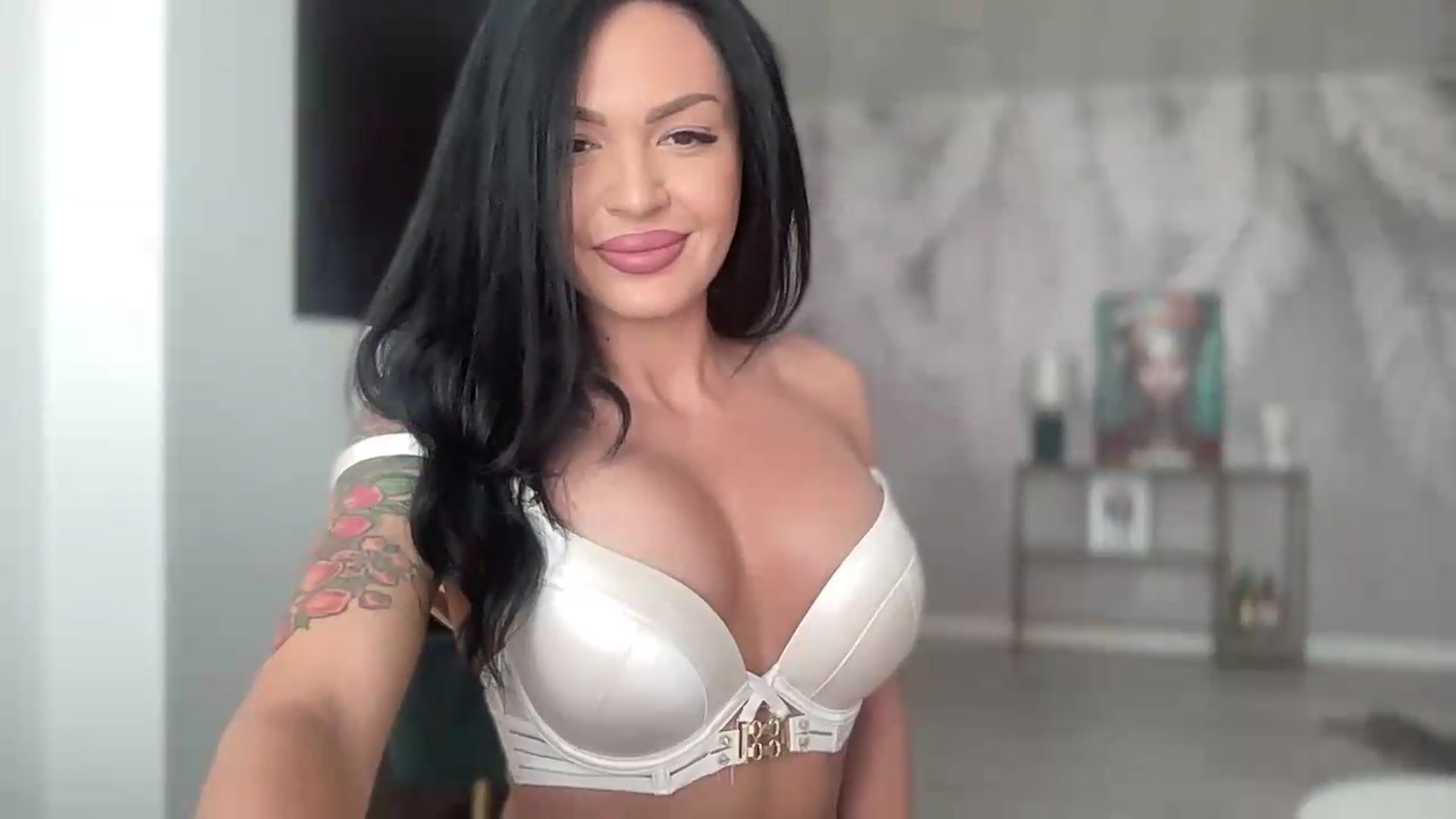 Gallery image thumbnail from BELLADIANA's myfreecams stream on, 08/18/2026, 07:41 image 19 of 20