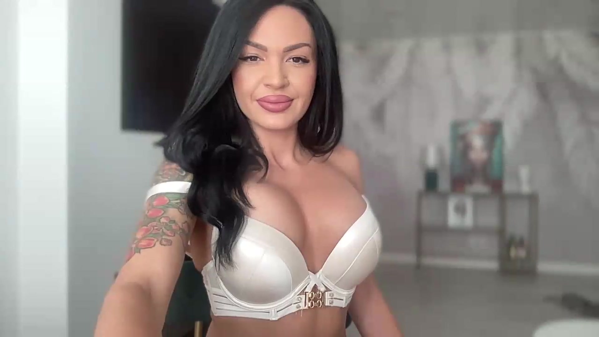 Gallery image thumbnail from BELLADIANA's myfreecams stream on, 08/18/2026, 07:41 image 20 of 20