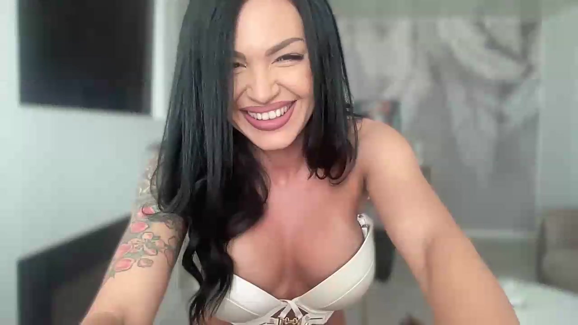 Gallery image thumbnail from BELLADIANA's myfreecams stream on, 08/18/2026, 08:19 image 19 of 20