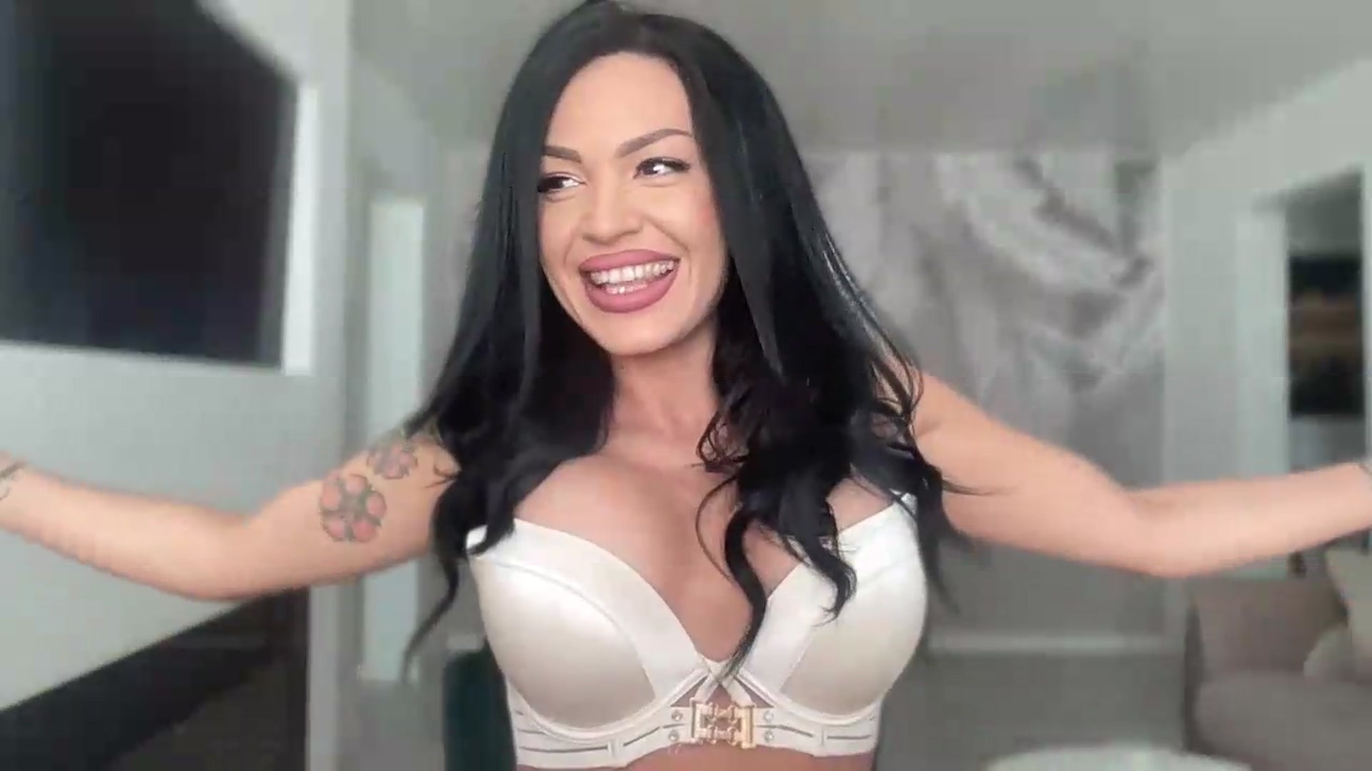 Gallery image thumbnail from BELLADIANA's myfreecams stream on, 08/18/2026, 08:19 image 4 of 20