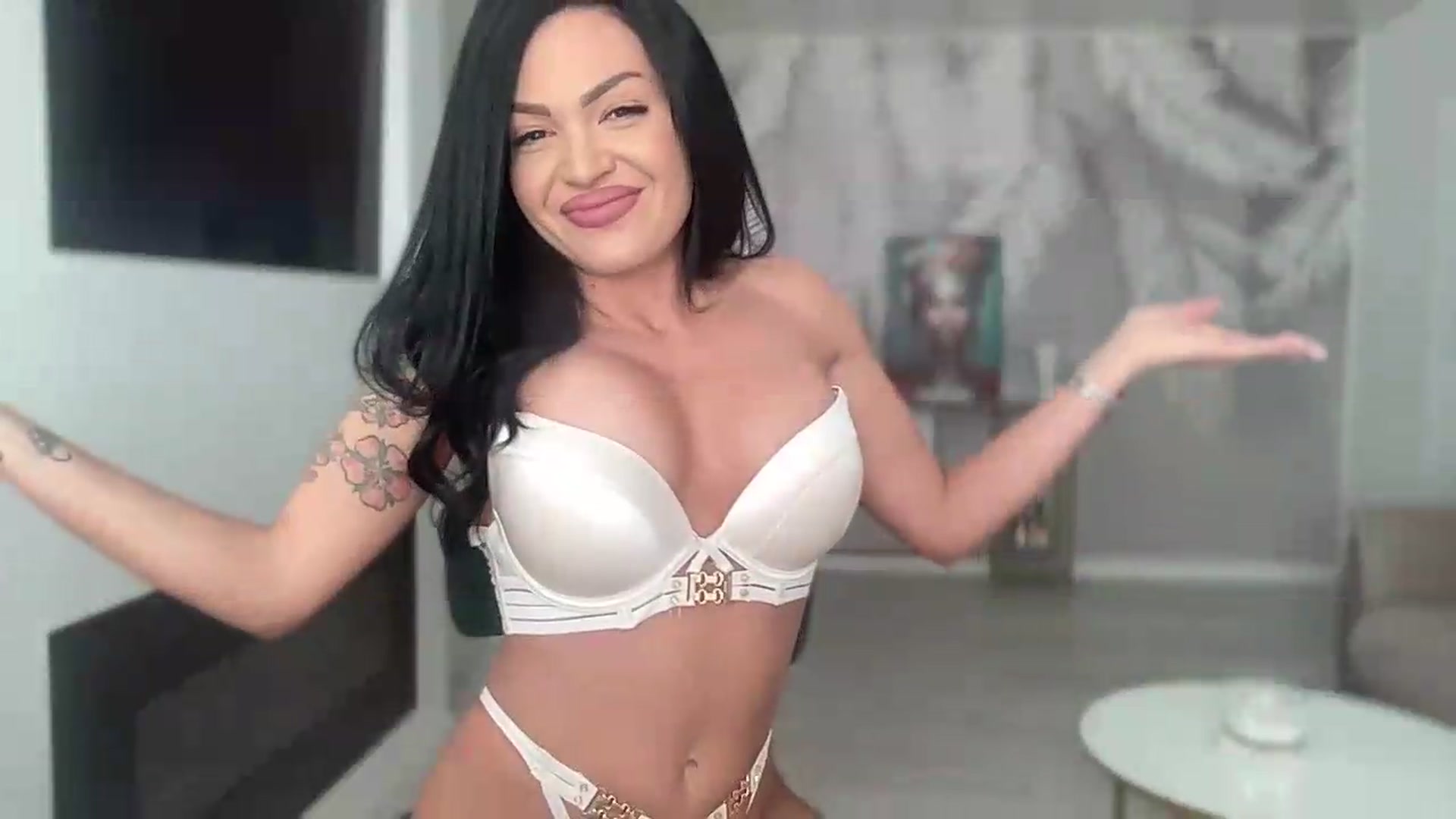 Gallery image thumbnail from BELLADIANA's myfreecams stream on, 08/18/2026, 08:19 image 8 of 20