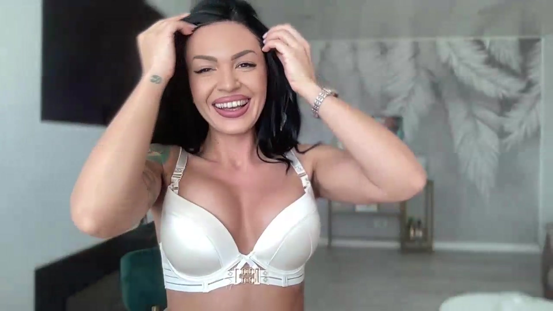 Gallery image thumbnail from BELLADIANA's myfreecams stream on, 08/18/2026, 09:27 image 20 of 20