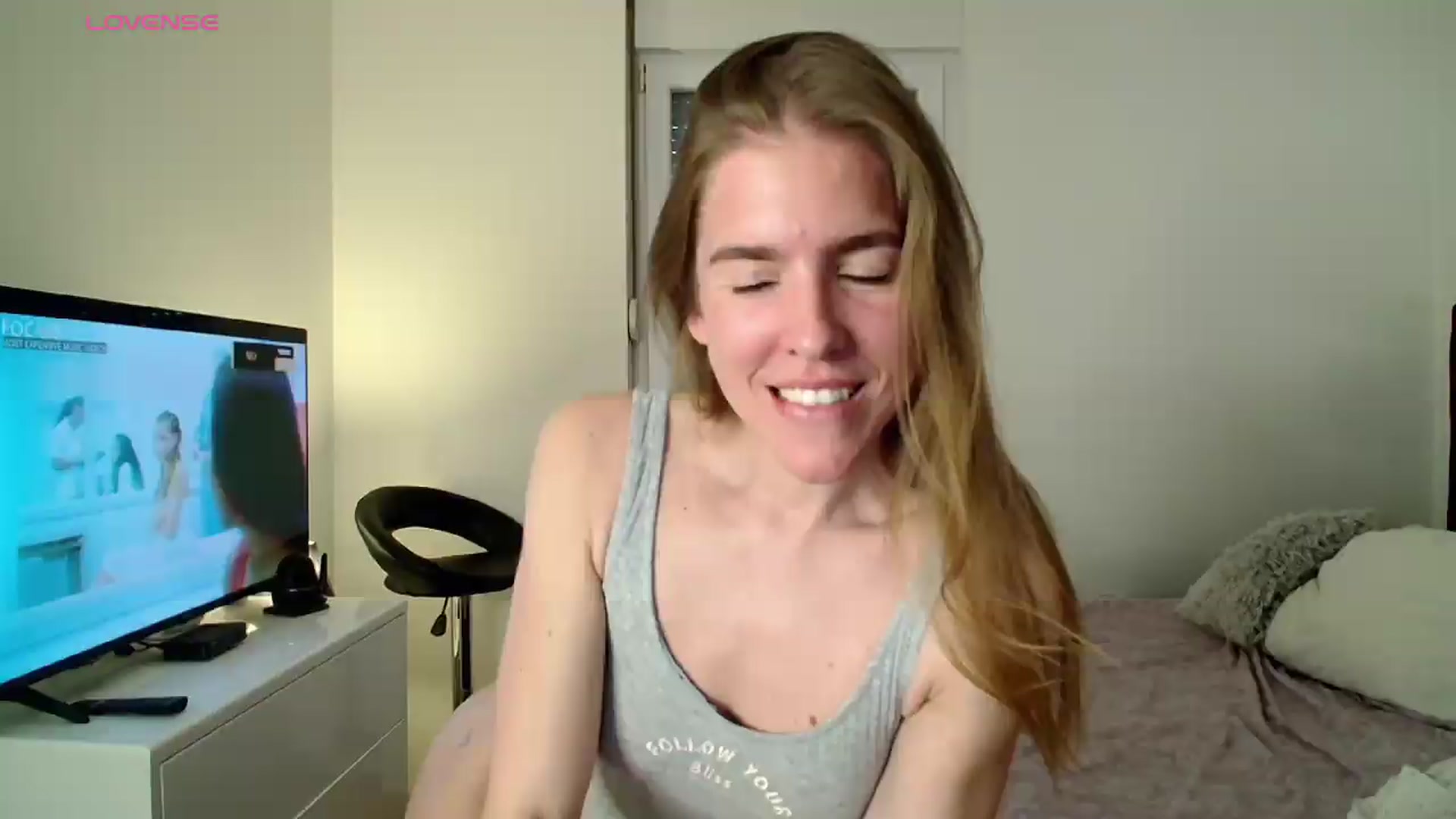 Gallery image thumbnail from BELLA_'s myfreecams stream on, 05/14/2026, 18:19 image 12 of 20