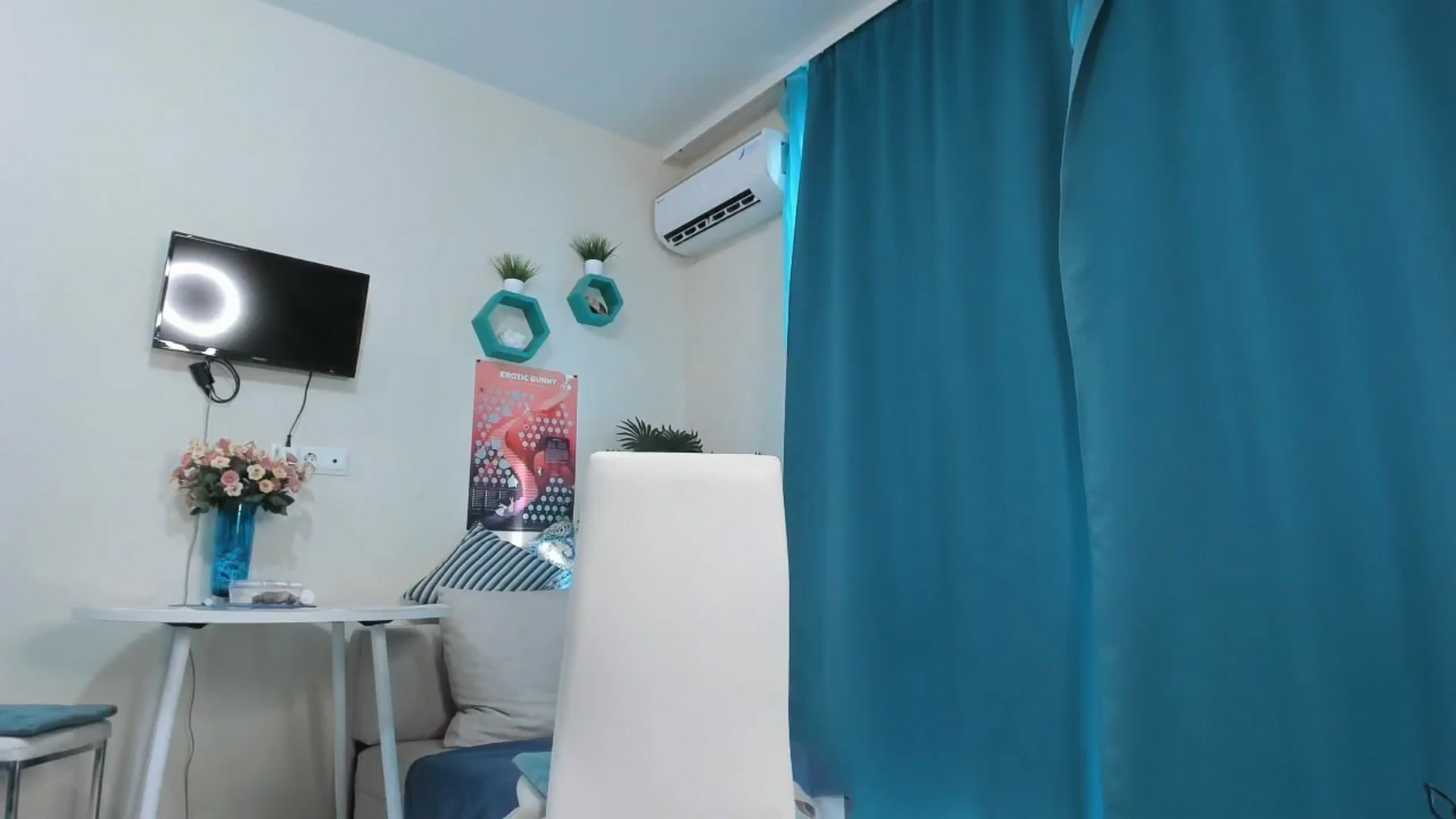 Gallery image thumbnail from BELLA_ROSEMAR's myfreecams stream on, 10/16/2025, 12:20 image 5 of 20