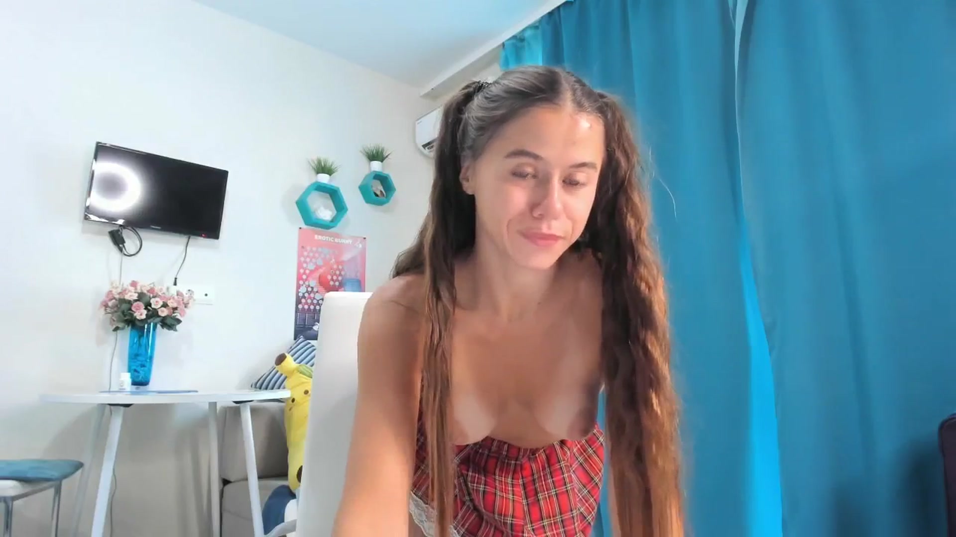 Gallery image thumbnail from BELLA_ROSEMAR's myfreecams stream on, 10/18/2025, 12:25 image 2 of 20