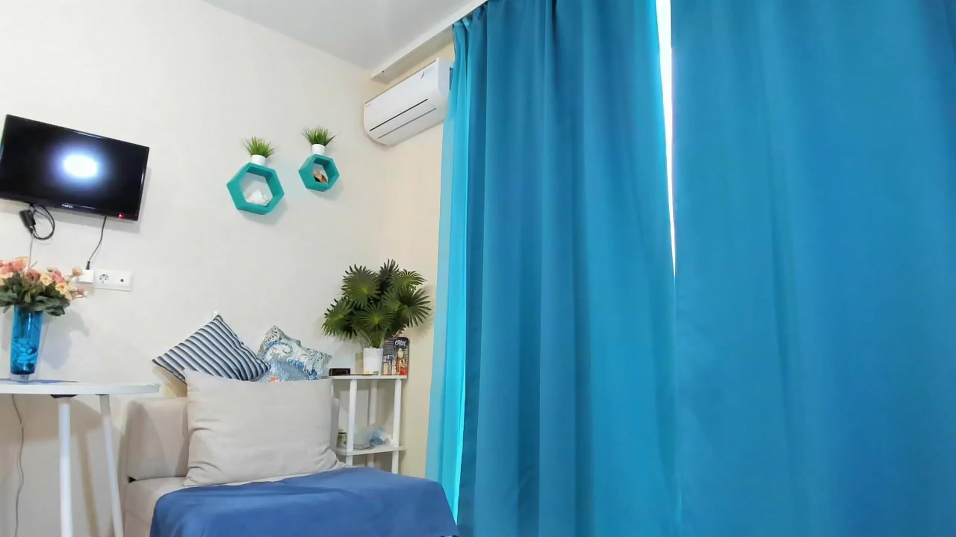 Gallery image thumbnail from BELLA_ROSEMAR's myfreecams stream on, 01/22/2026, 12:42 image 6 of 20