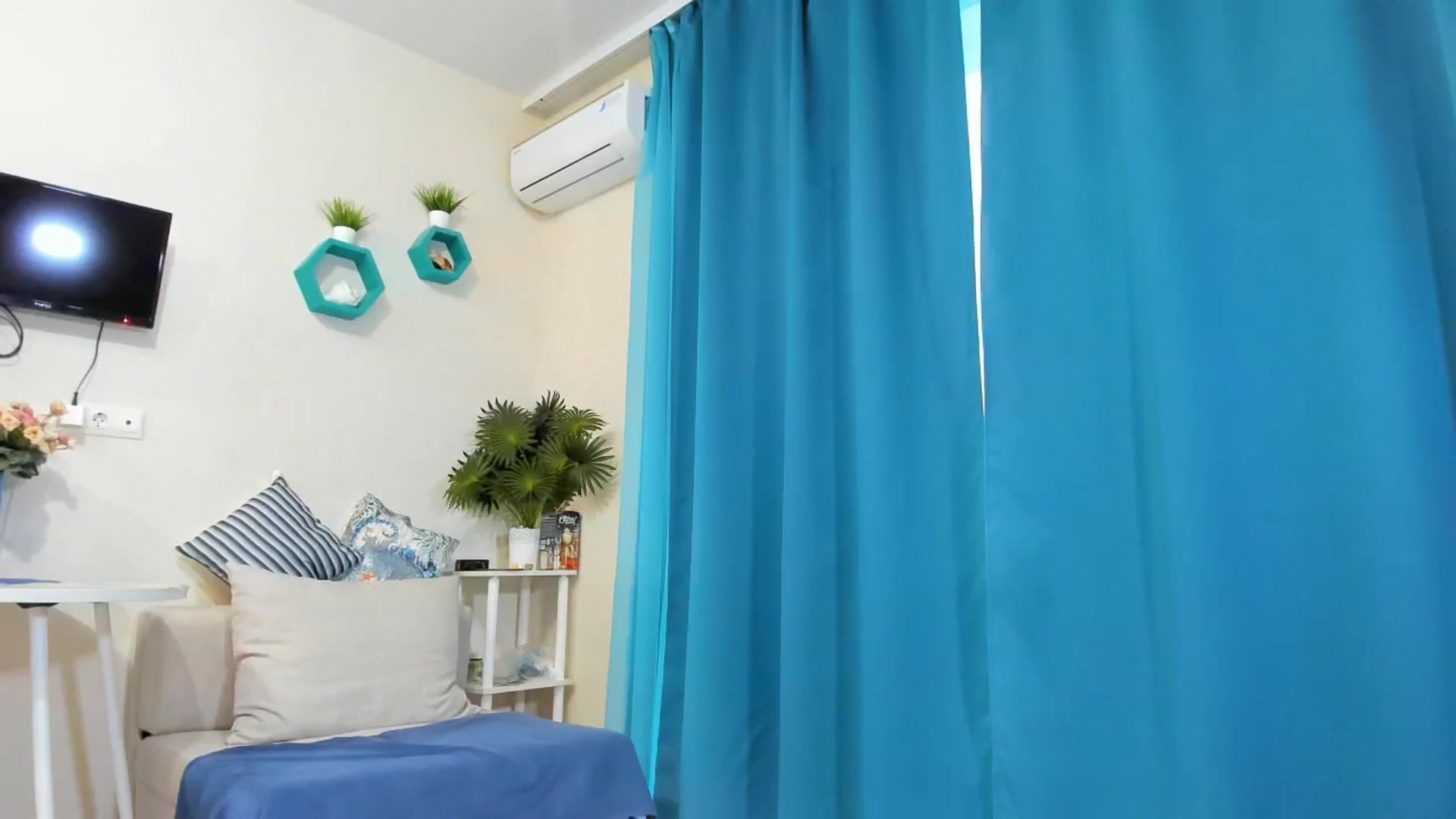 Gallery image thumbnail from BELLA_ROSEMAR's myfreecams stream on, 01/22/2026, 13:50 image 14 of 20
