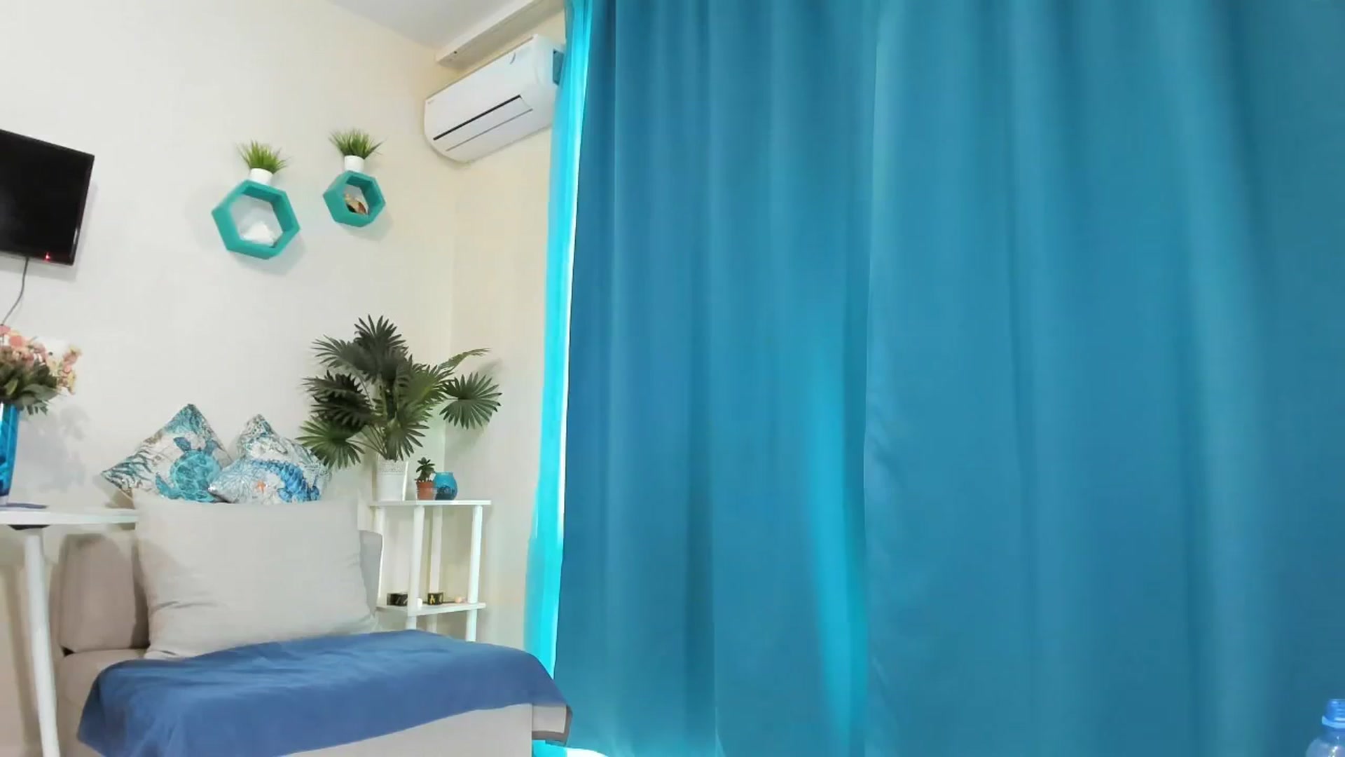 Gallery image thumbnail from BELLA_ROSEMAR's myfreecams stream on, 03/13/2026, 13:37 image 13 of 20